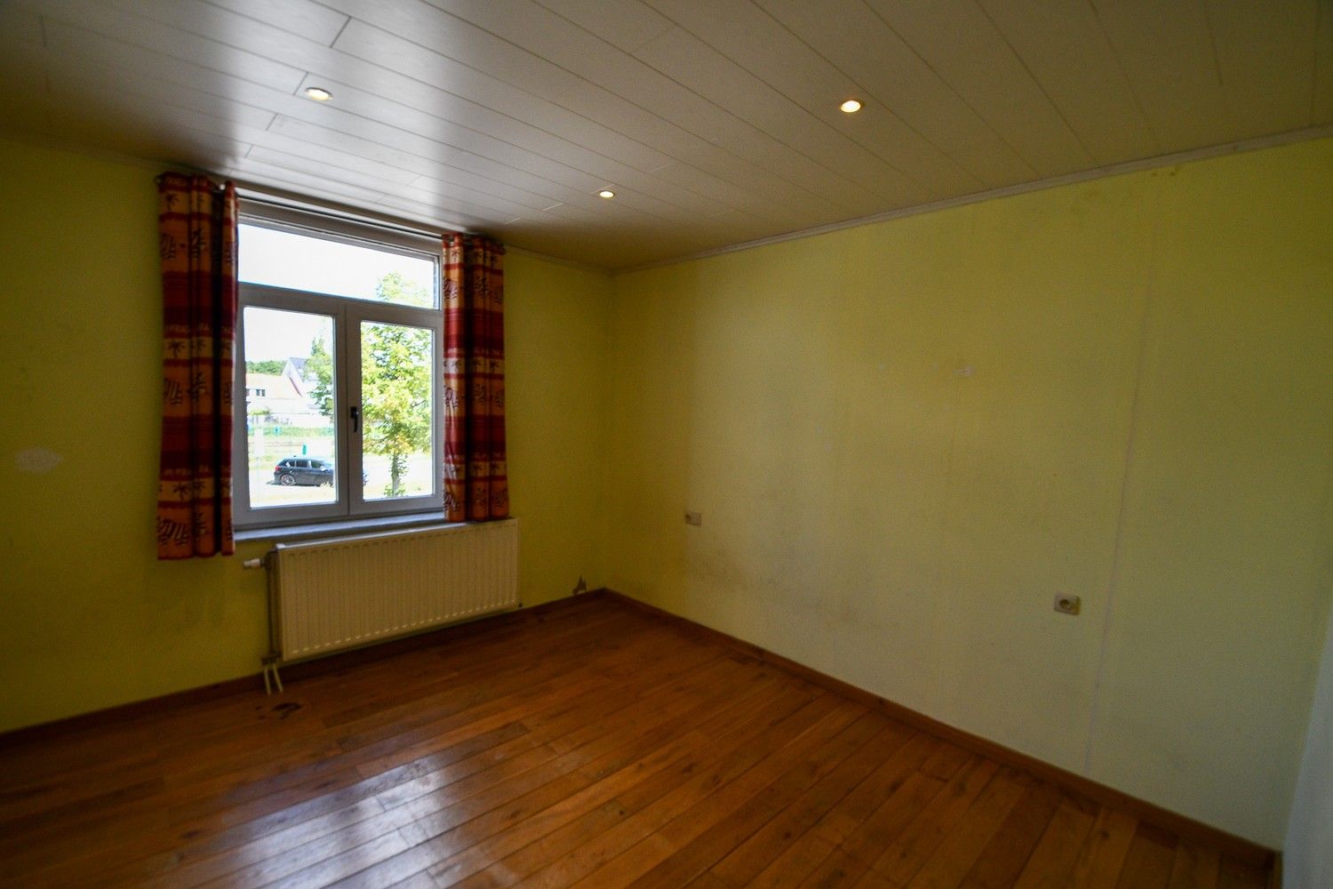 Ruime woning met 4 slaapkamers en grote tuin foto 7