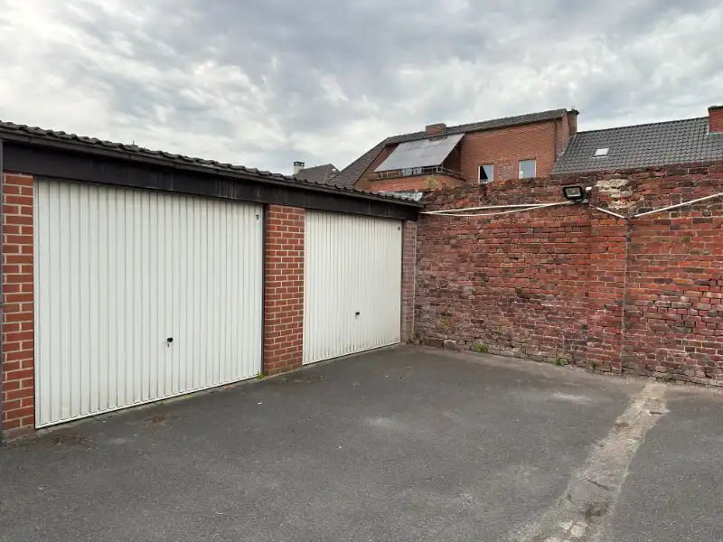 Centrum Roeselare -  Extra ruime brede  garage te koop foto 3