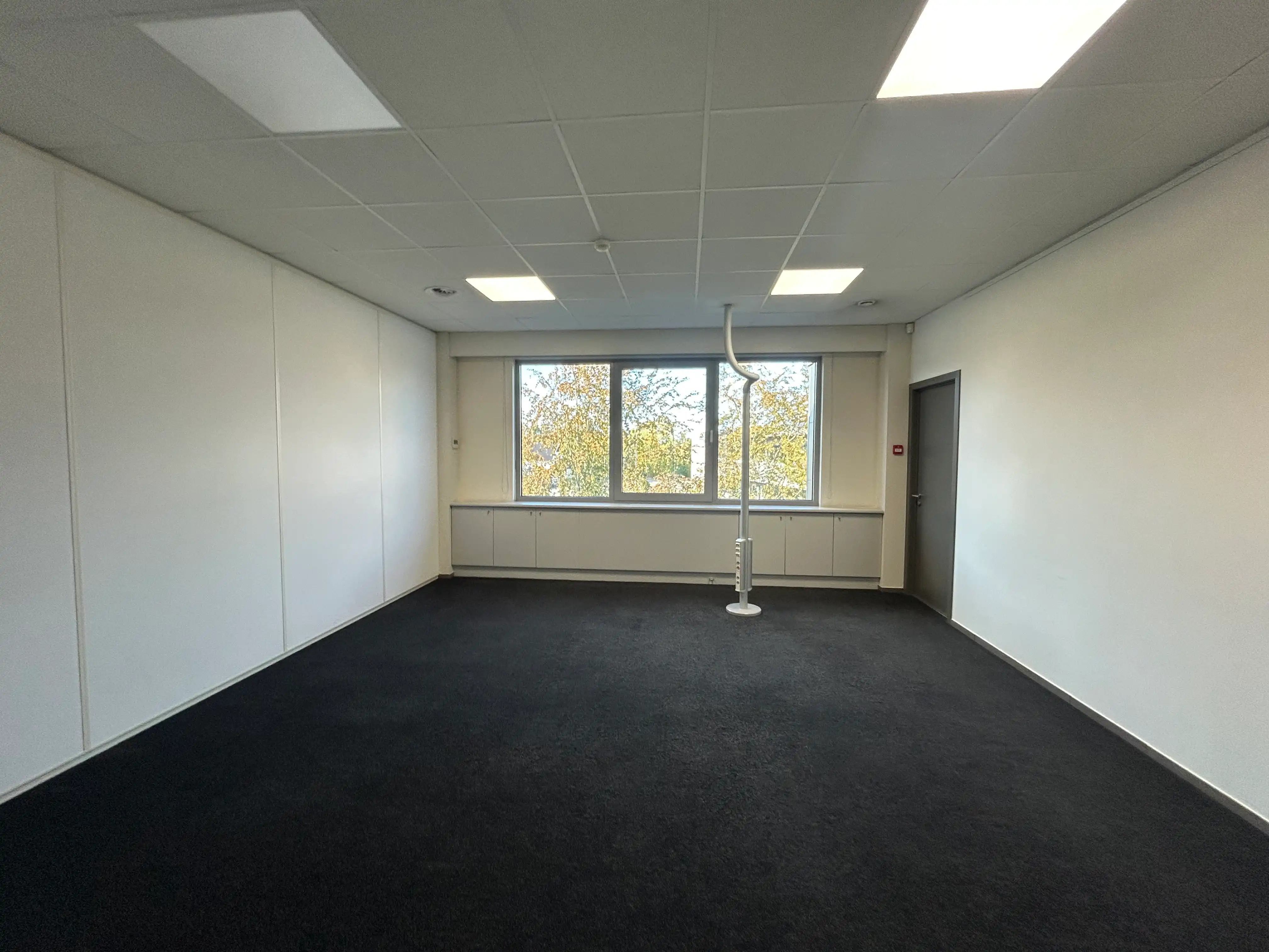 Kantoren van 294 m² te huur, vlakbij het Klaverblad foto 4