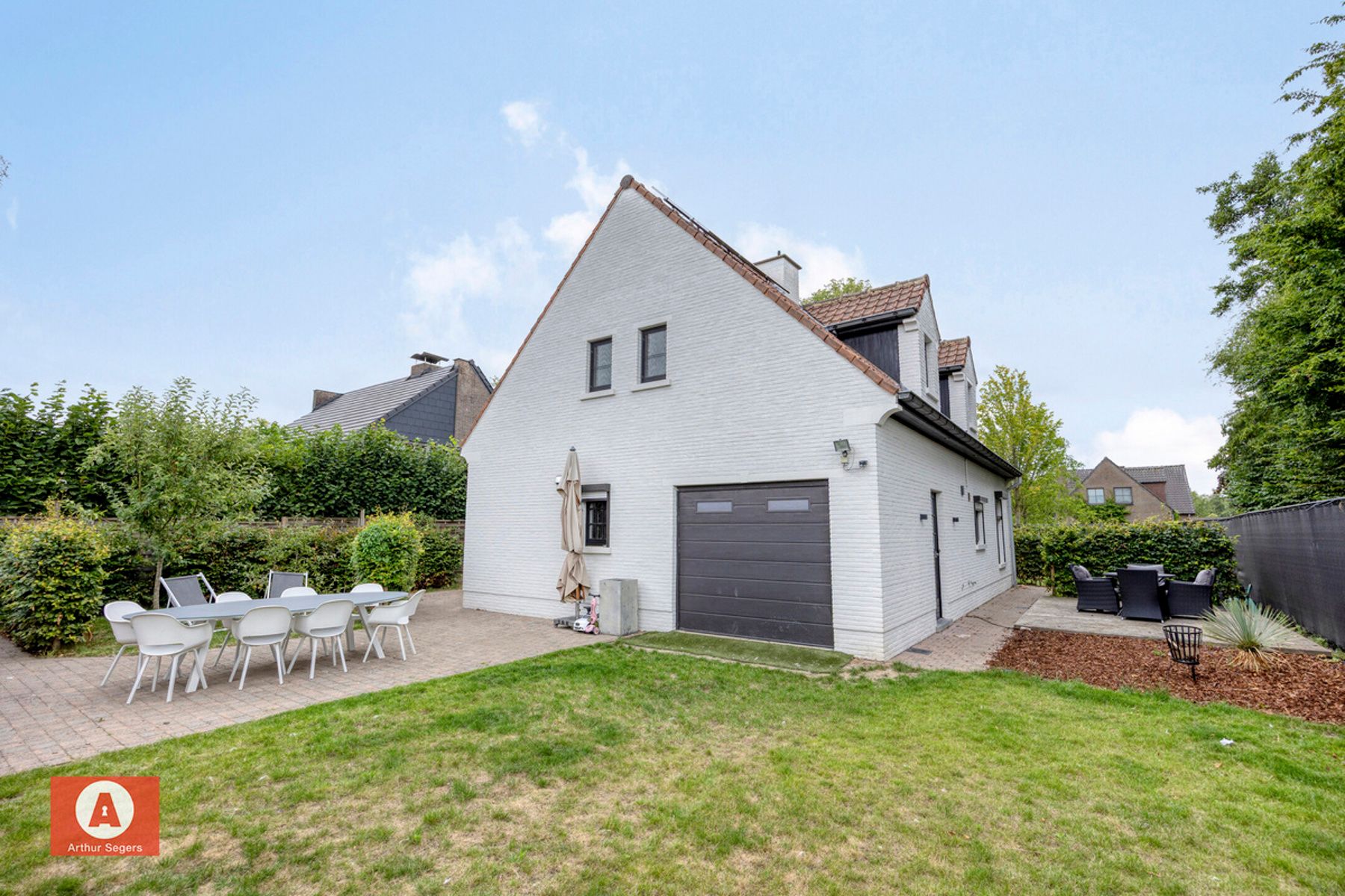 Landelijke open bebouwing in rustige, doodlopende straat foto 23