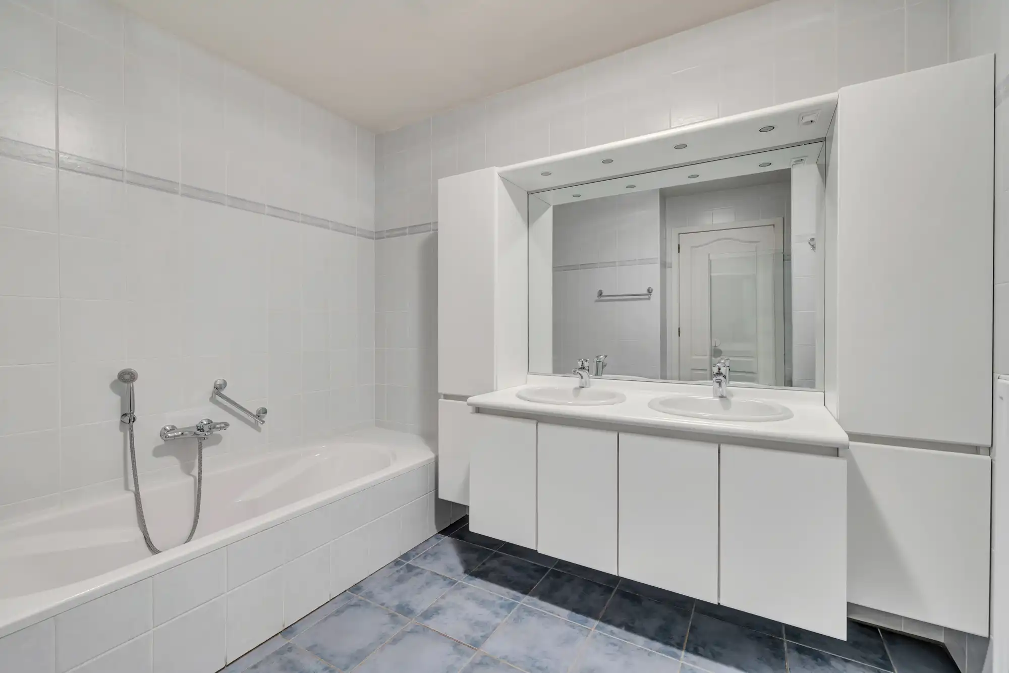 Ruim appartement met ruime garage en twee terrassen foto 13