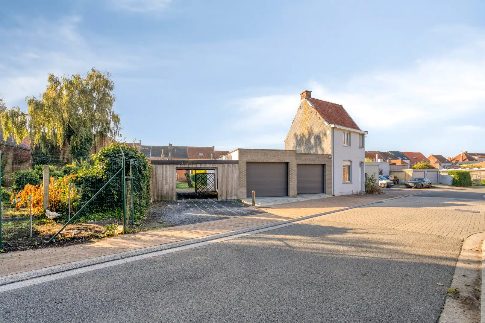 Verzorgde woning met diepe tuin, carport en uitweg achteraan! foto 24