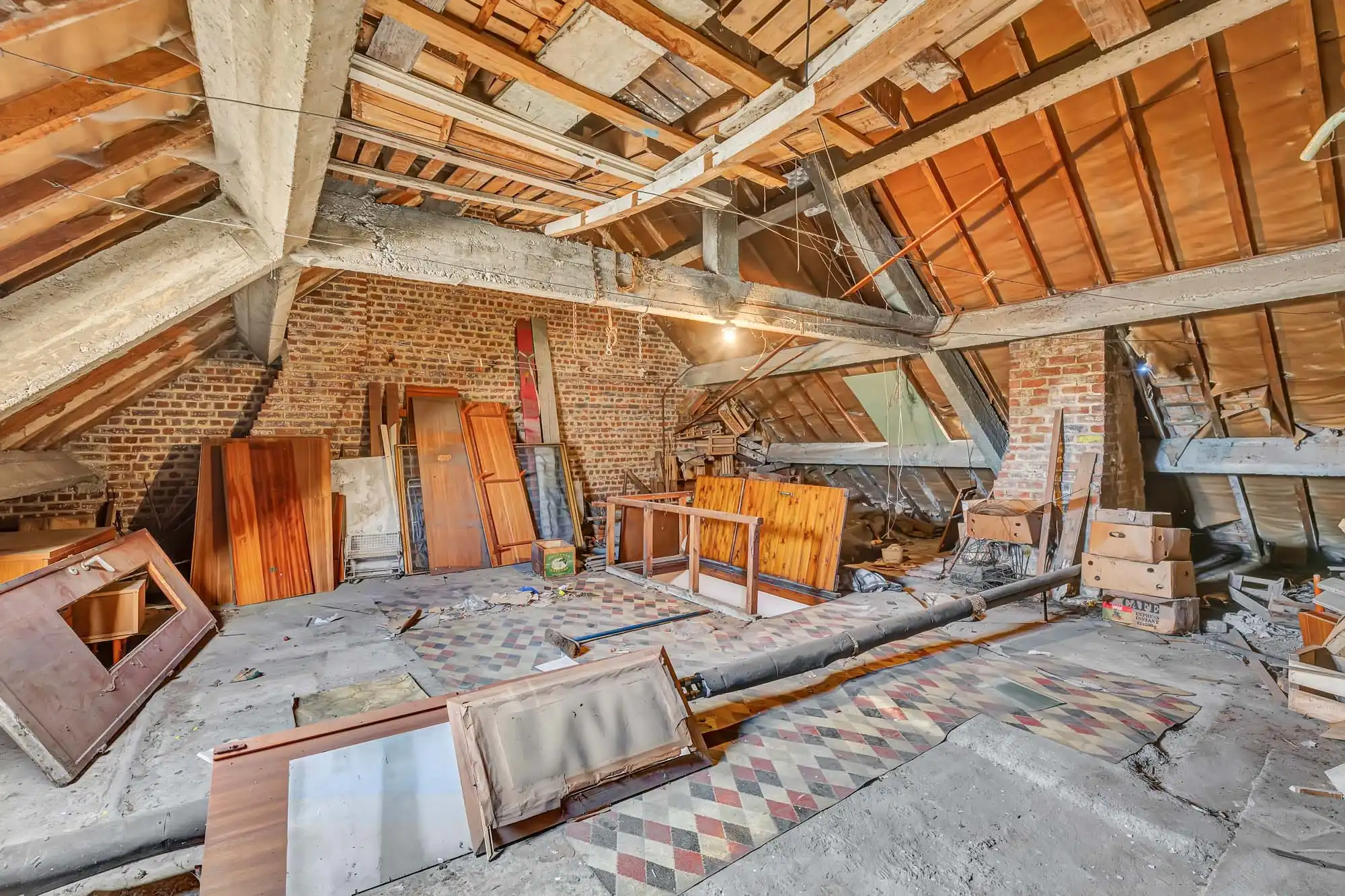 Goed onderhouden, robuuste woning met garage foto 19