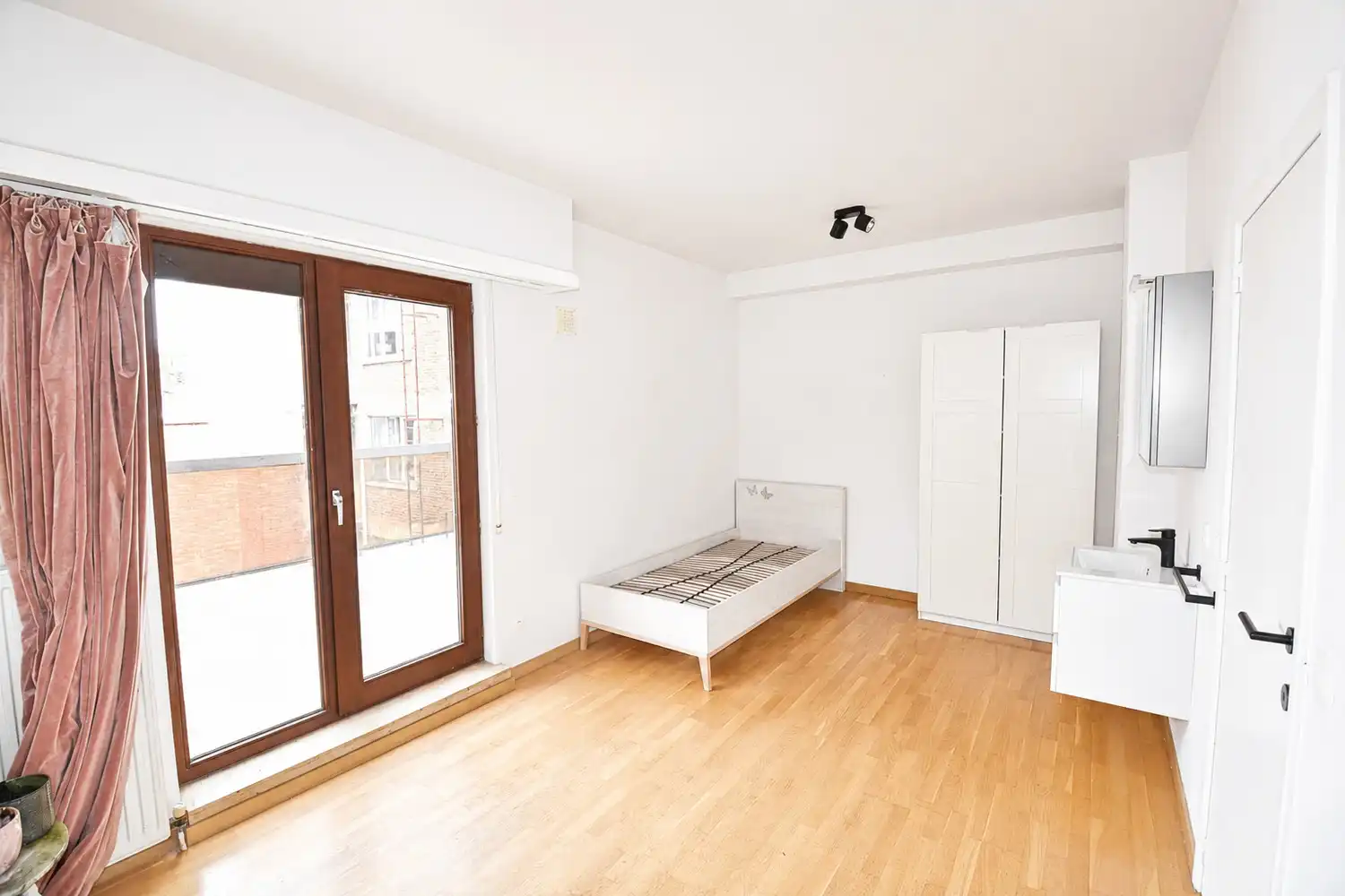INSTAPKLAAR APPARTEMENT MET 2 SLK EN 2 RUIME TERRASSEN! foto 9