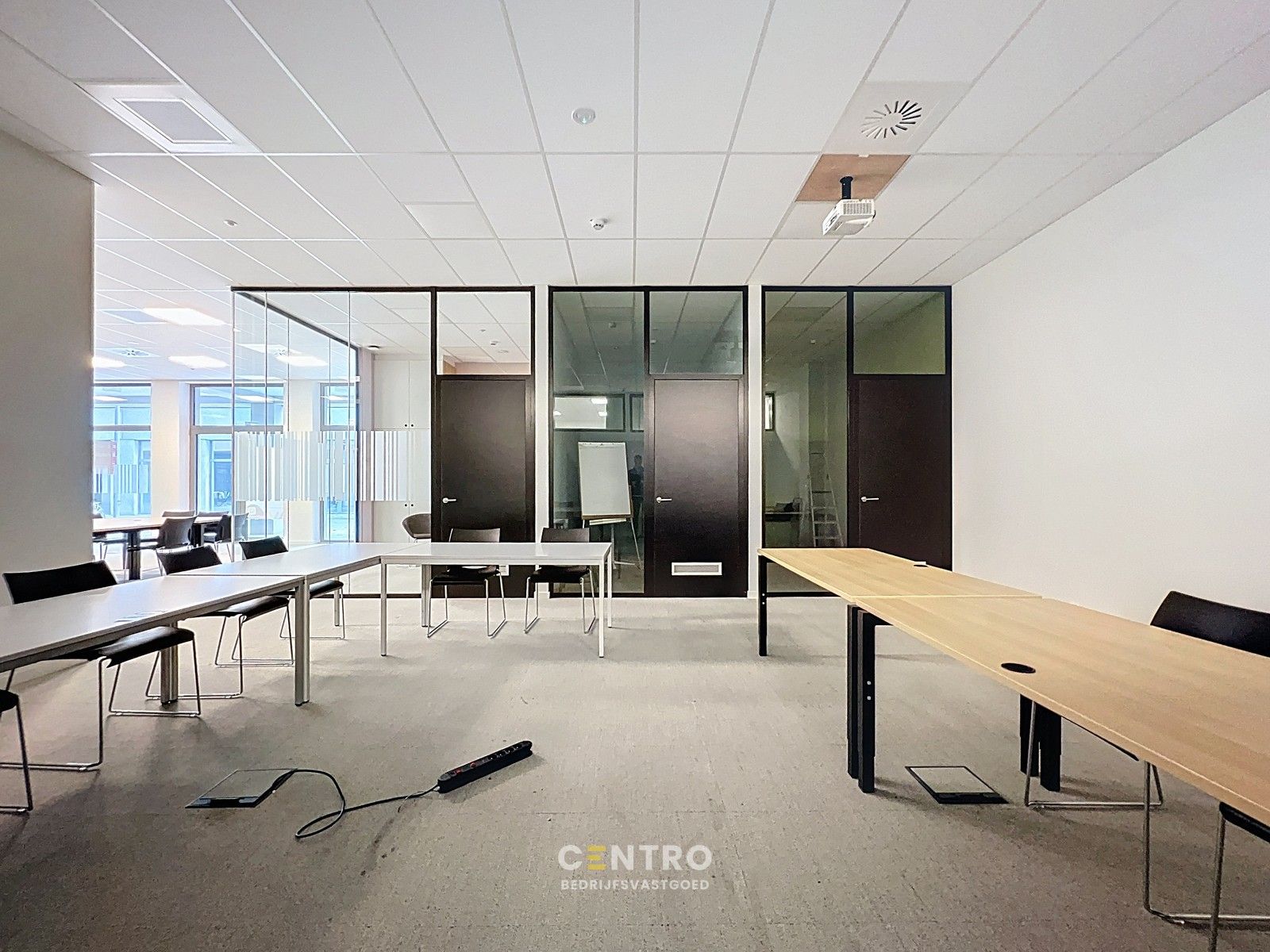 Modern kantoor op een rustige, vlot bereikbare locatie te Roeselare, ideaal voor vrije beroepen en zelfstandigen. foto 15
