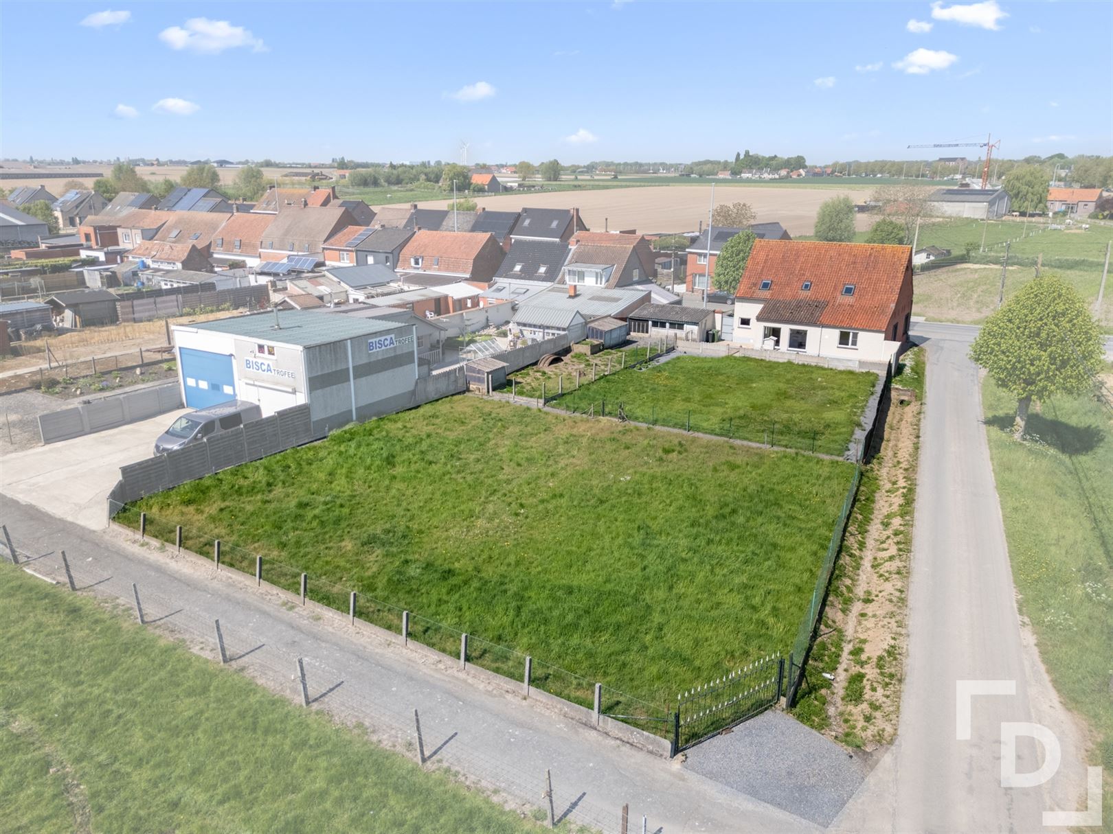 Vrijstaande woning op ruim perceel te koop te Vlamertinge. foto 2
