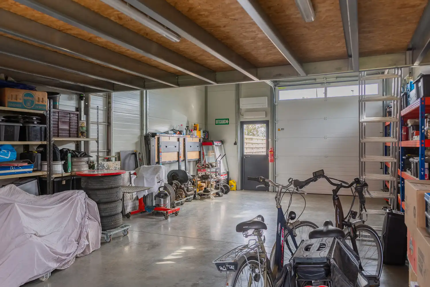 Halfopen woning op een perceel van 532 m² met ruime garage/werkplaats foto 26