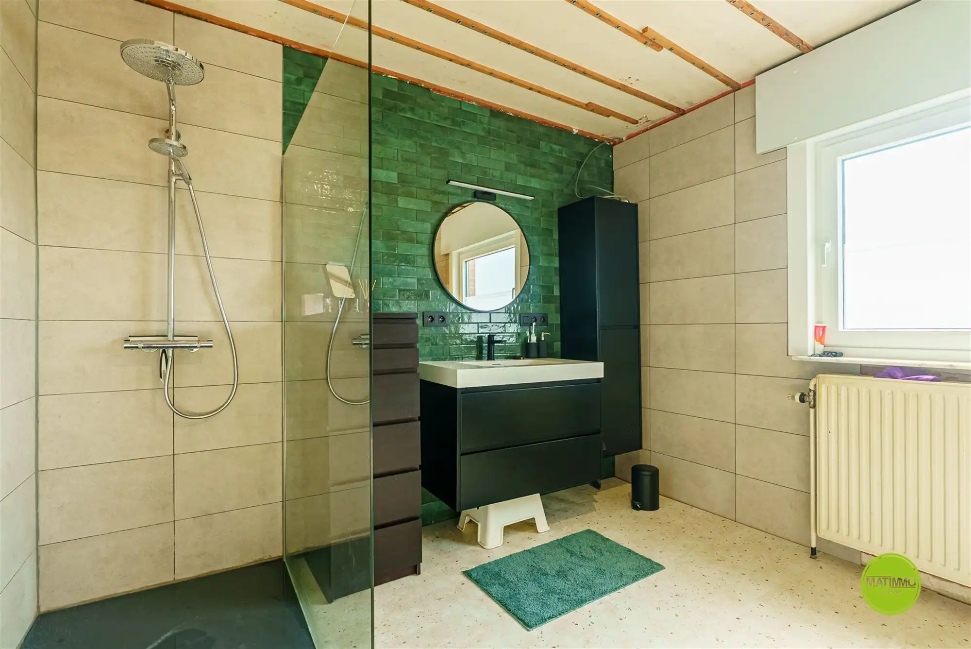 Gerenoveerde, instapklare gezinswoning met 5 slaapkamers foto 14