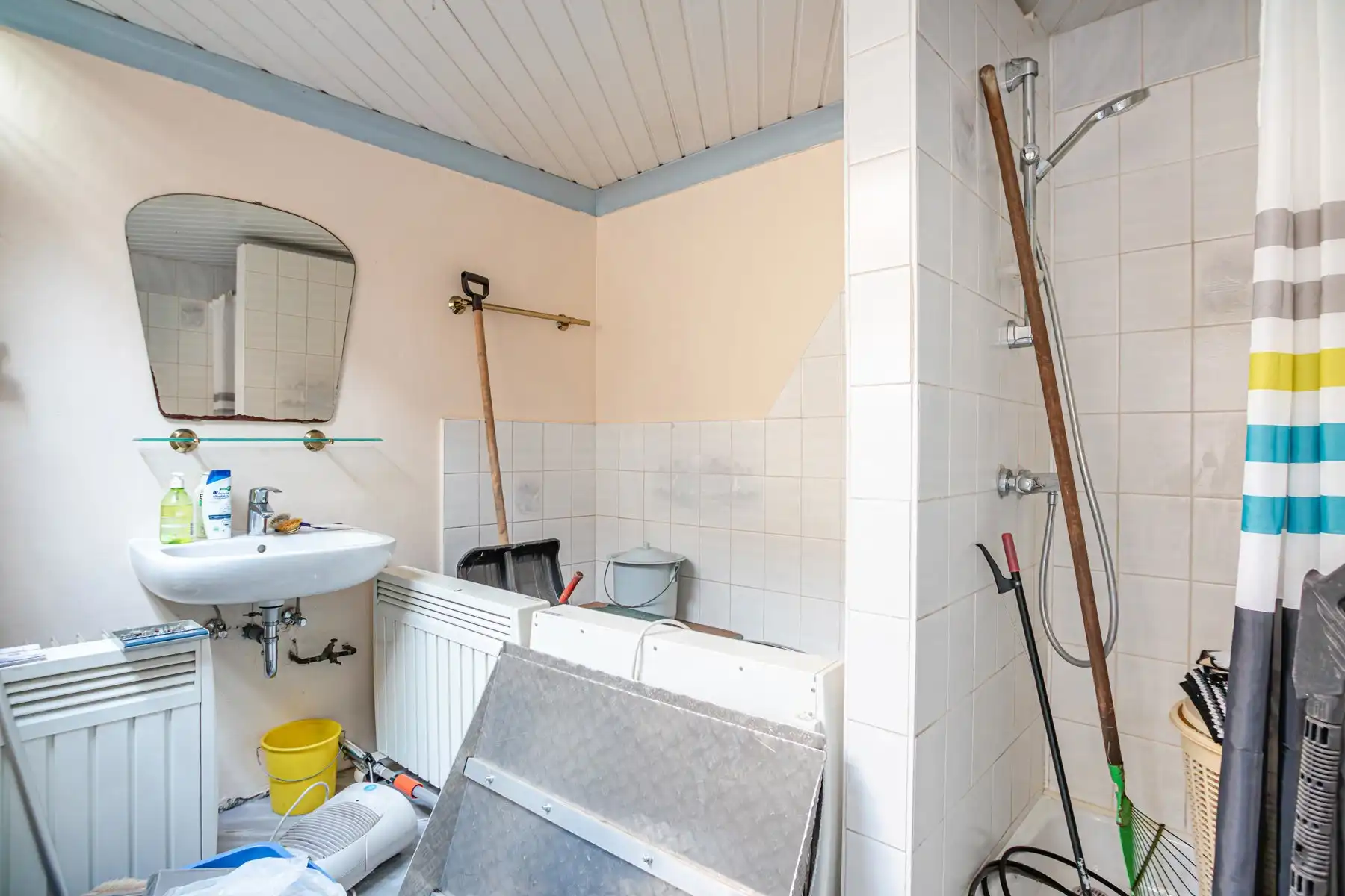 Renovatieproject op ruim perceel foto 18