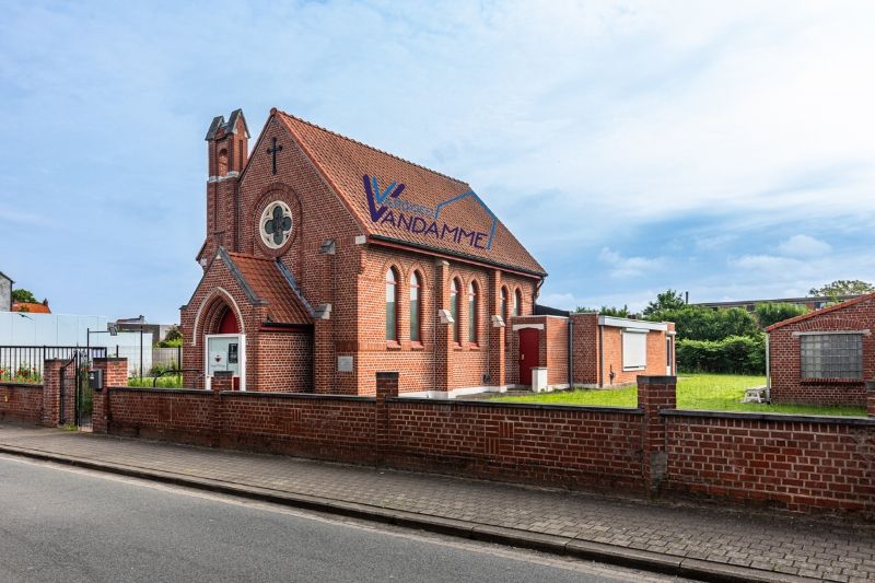 Kapel met bijhorende leefruimtes op een totale grondoppervlakte van 764m². foto 15