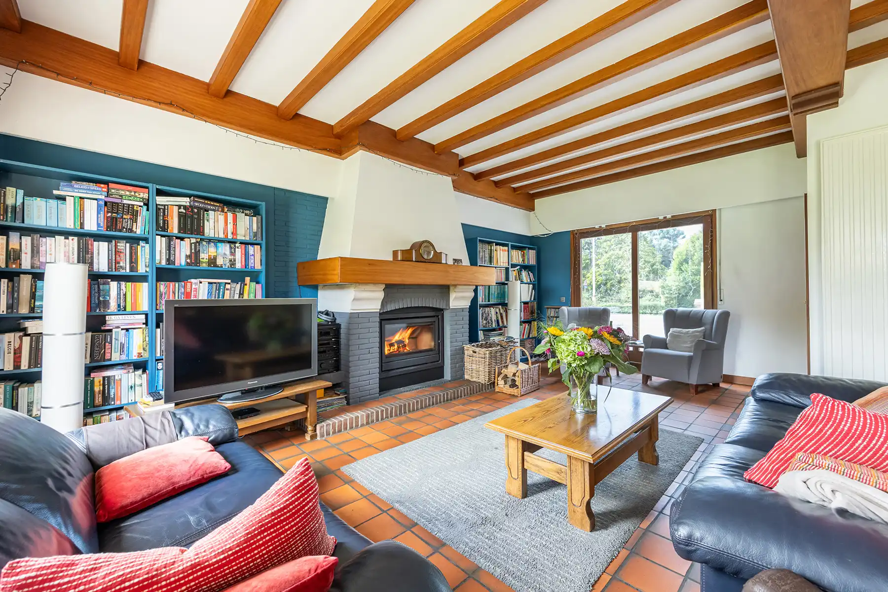 Landhuis met 4 slaapkamers, dubbele oprit en zonnige tuin! foto 4