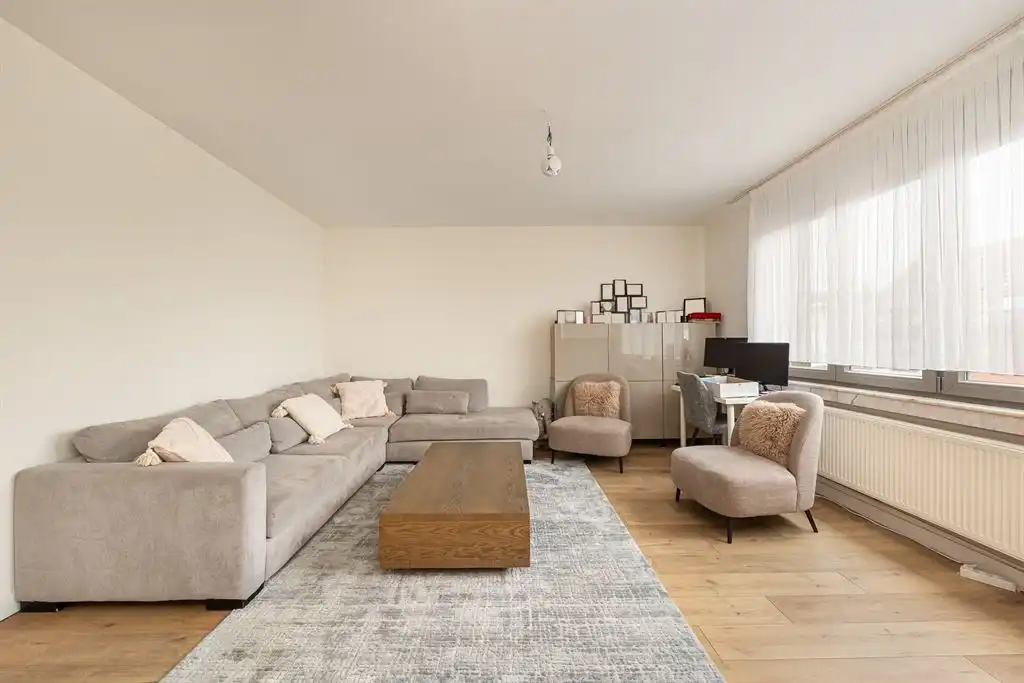 Magazijn met woning foto 26