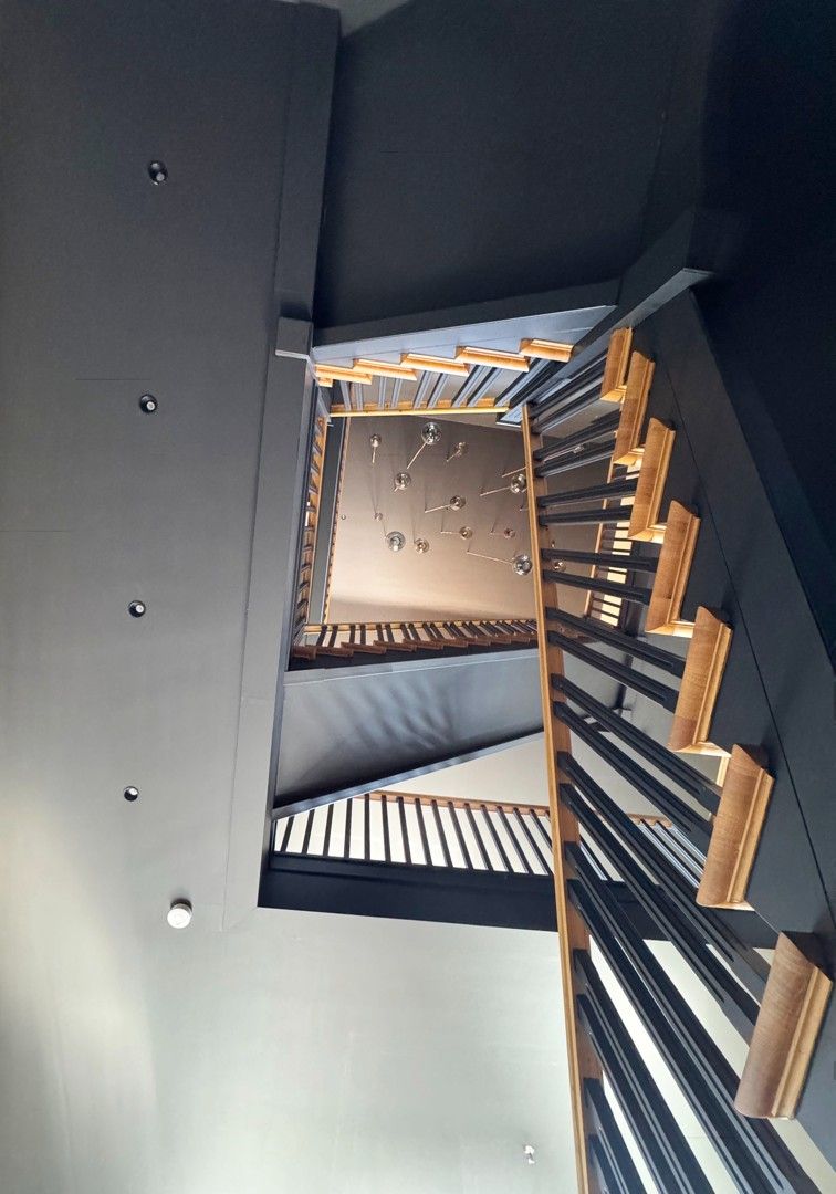 Unieke en ruime villa met 9 slaapkamers, lift, zonnepanelen en 10 parkeerplaatsen op riant perceel van 2.313 m² foto 9