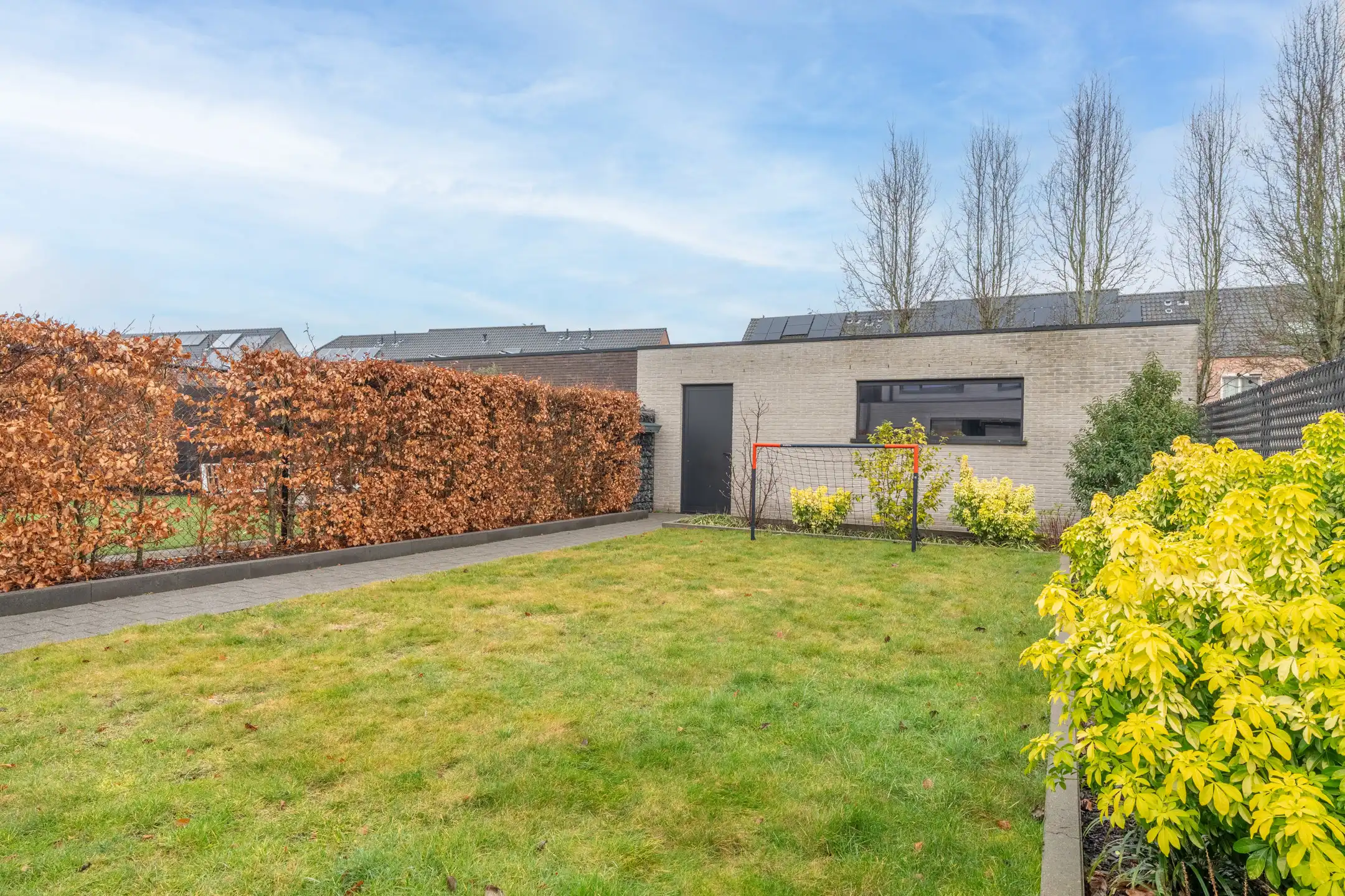 Ruime moderne woning met garage en tuin nabij het centrum van Turnhout. foto 25