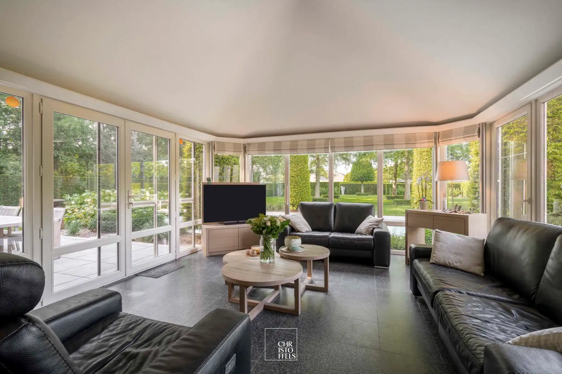 Exclusieve villa van 458m² met buitenzwembad op een perceel van 2.231m² foto 5