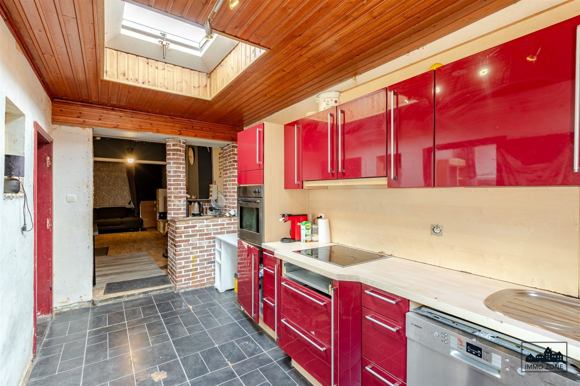 Te renoveren woning met potentieel in centrum Stekene foto 5