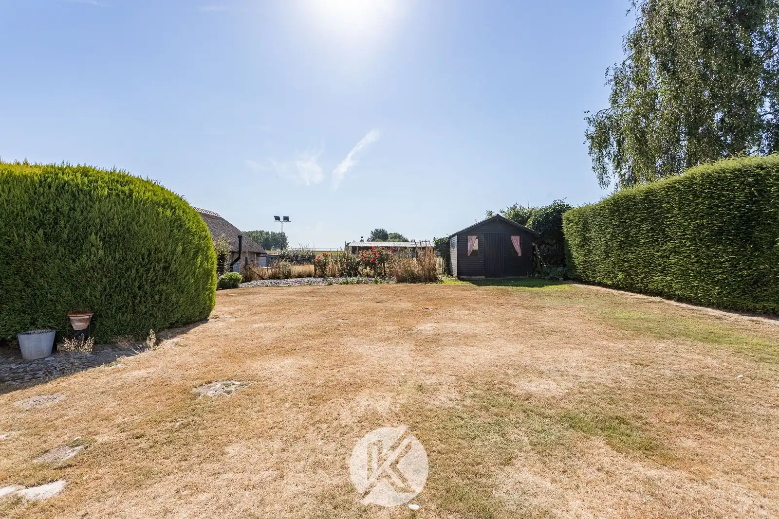 Robuuste bungalow op een interessante locatie foto 3