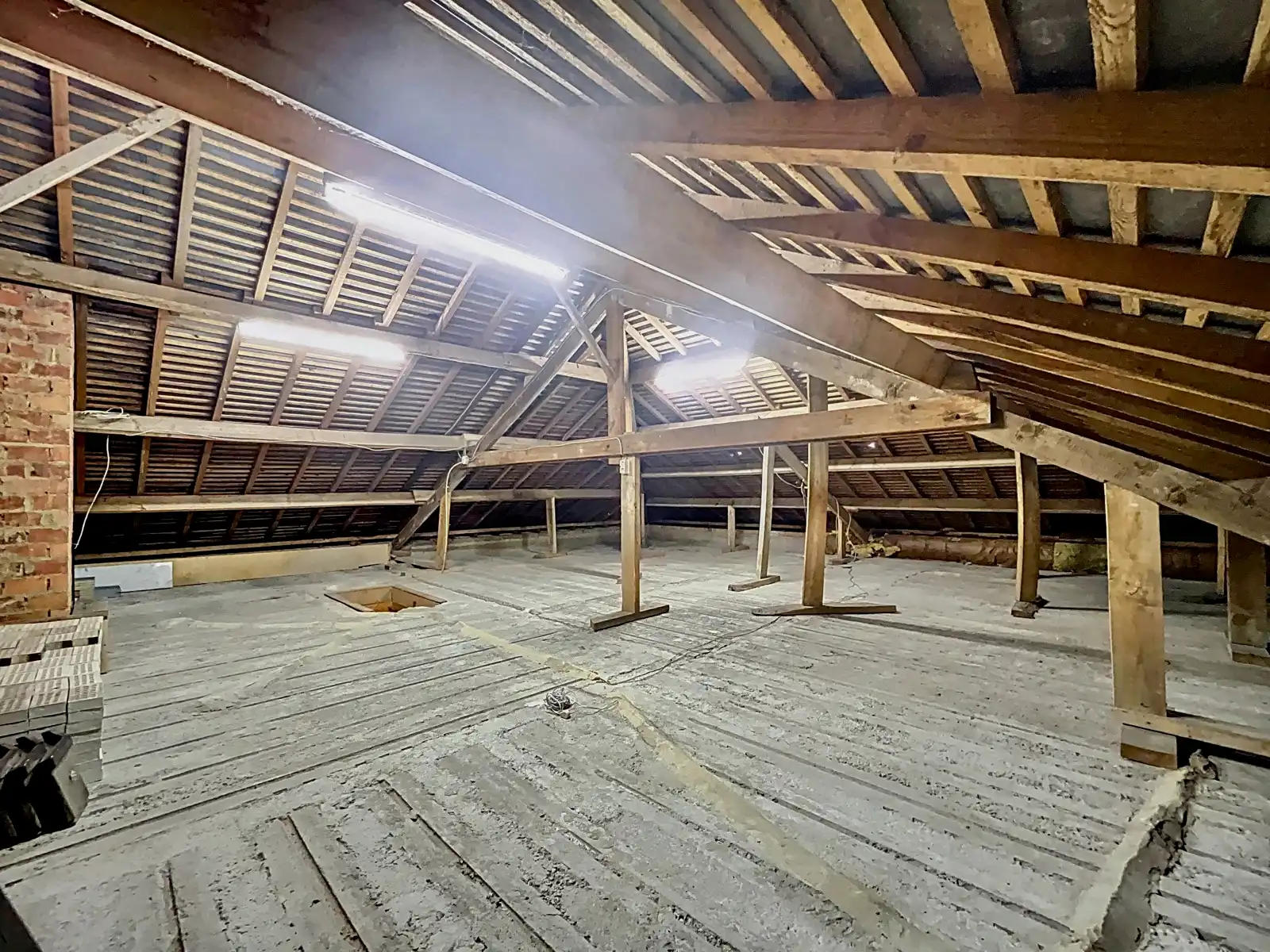 Rustig gelegen, halfopen Bungalow met veel potentieel! foto 17