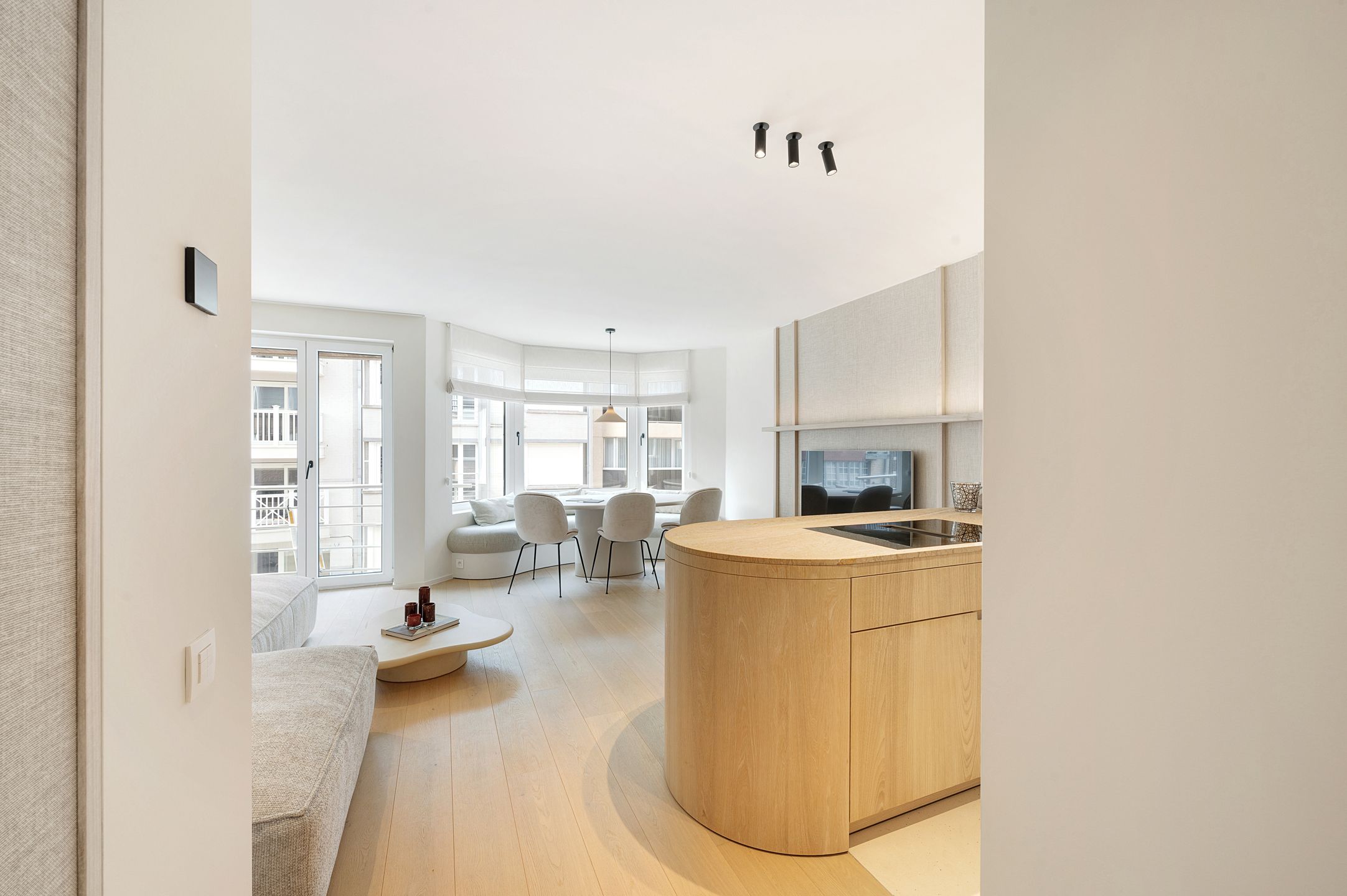 Top gerenoveerd appartement met zij zeezicht, Driehoeksplein foto 6