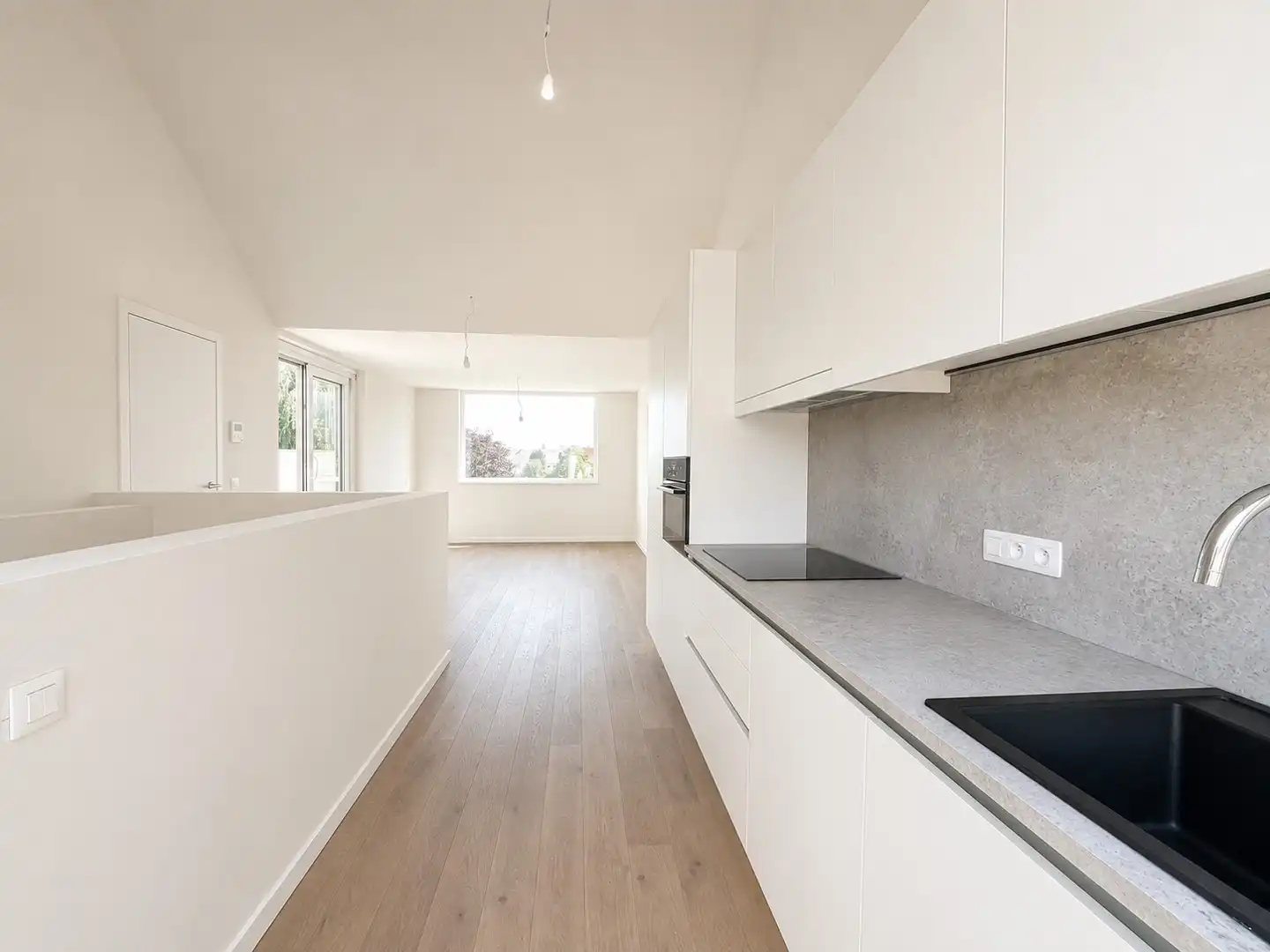 Instapklaar nieuwbouwappartement met 2 terrassen foto 5
