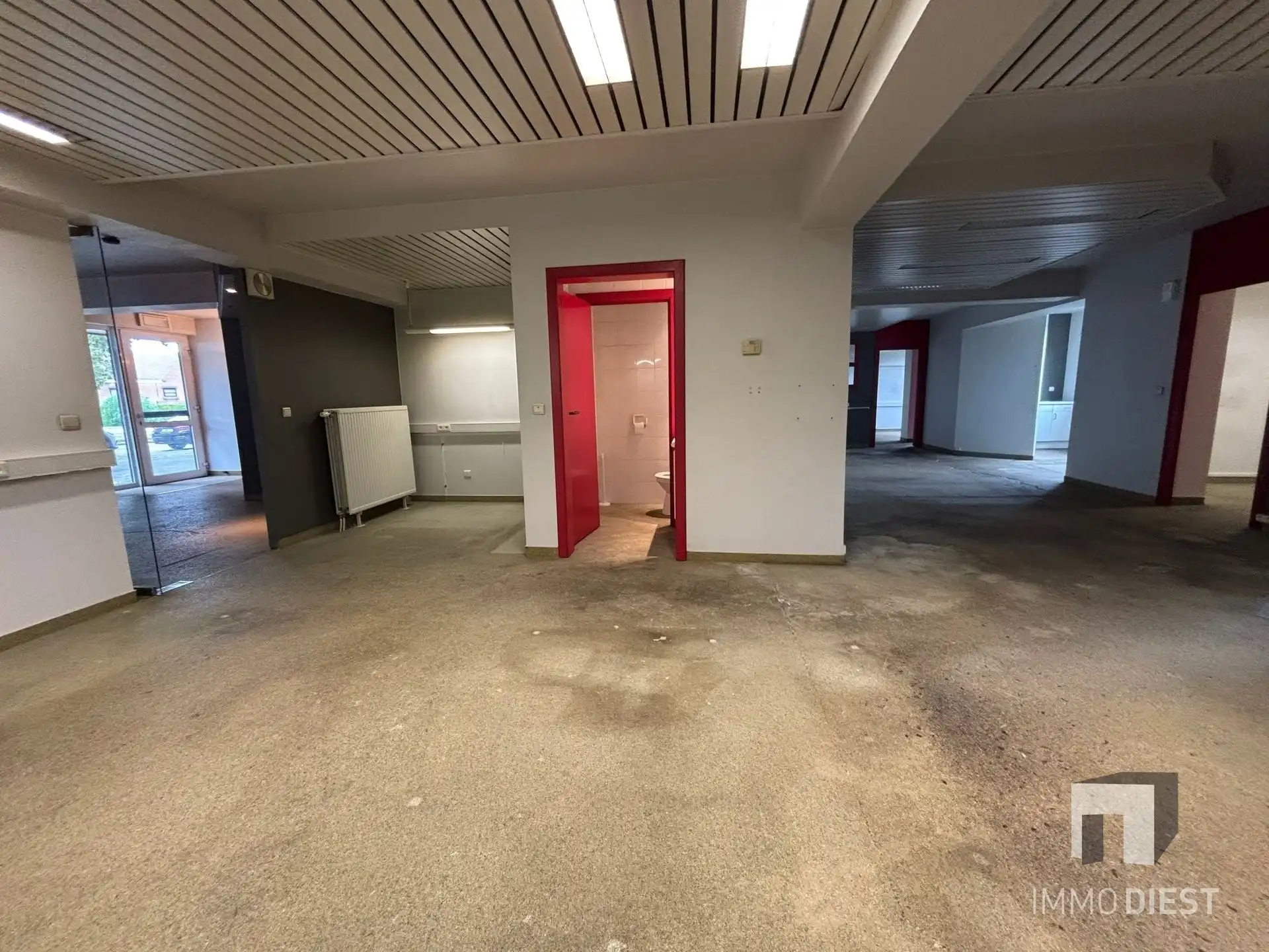 Groot kantoor (187m²) met parking en kelder foto 8