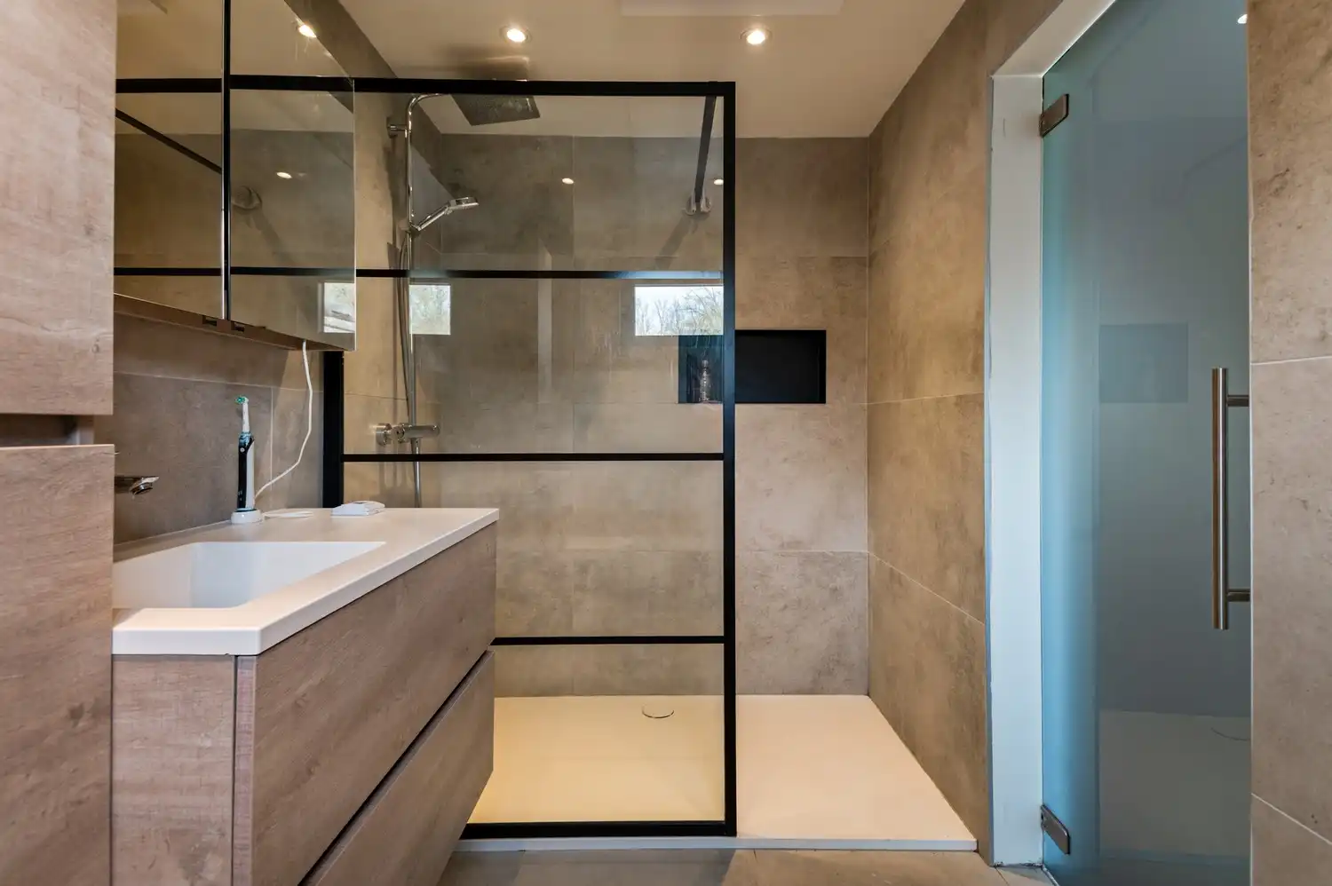 Gezellige gerenoveerde woning te Wommelgem! foto 10