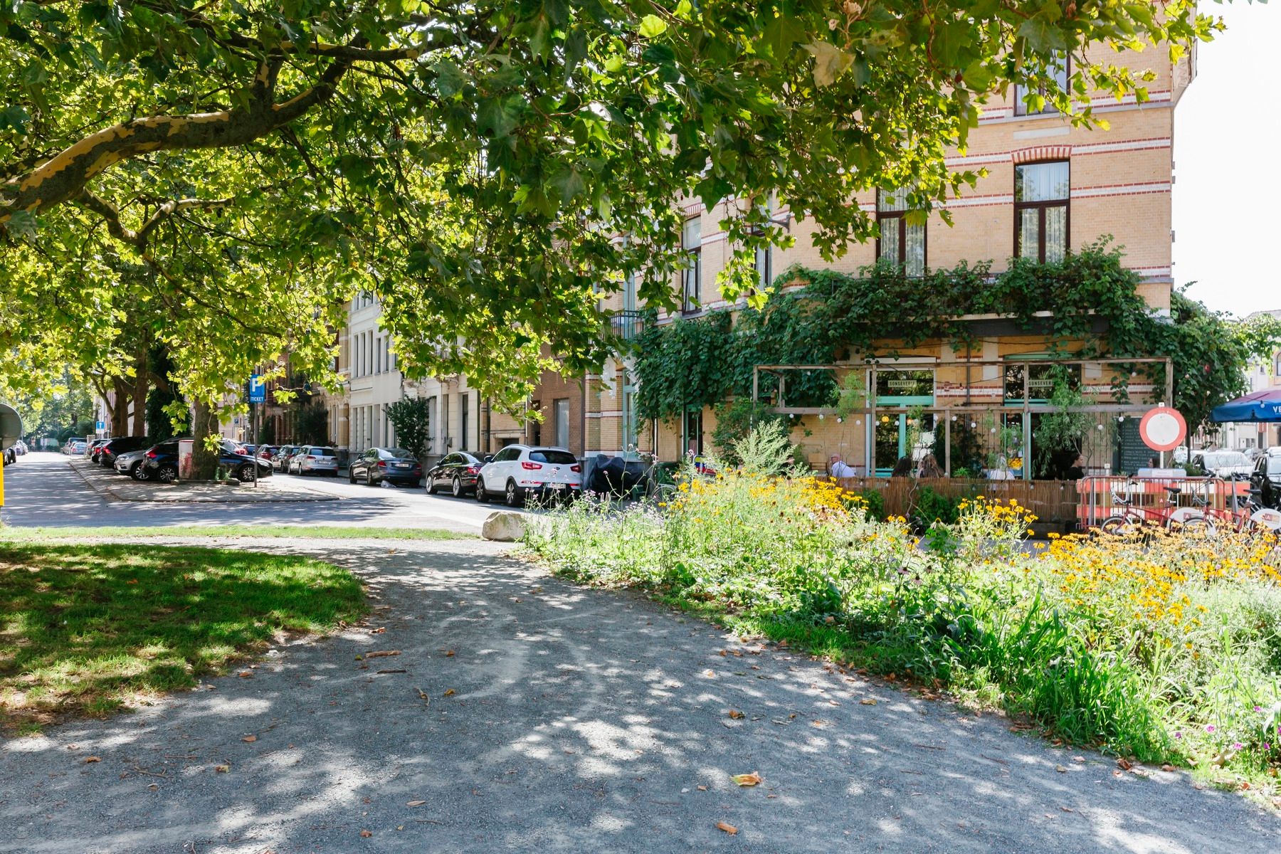 Instapklaar 1slpk appartement met terras foto 10