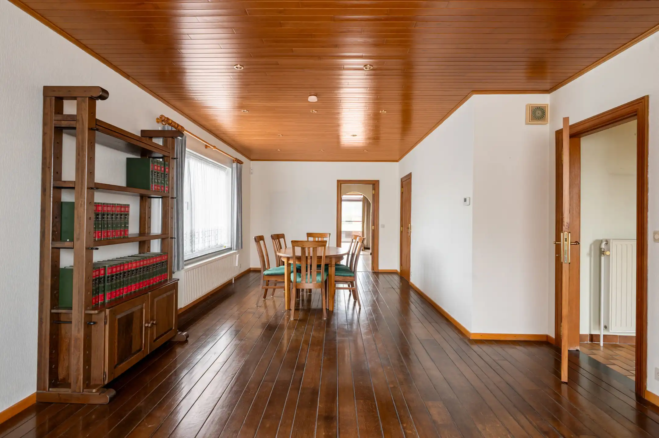 Charmante woning met grote tuin foto 6