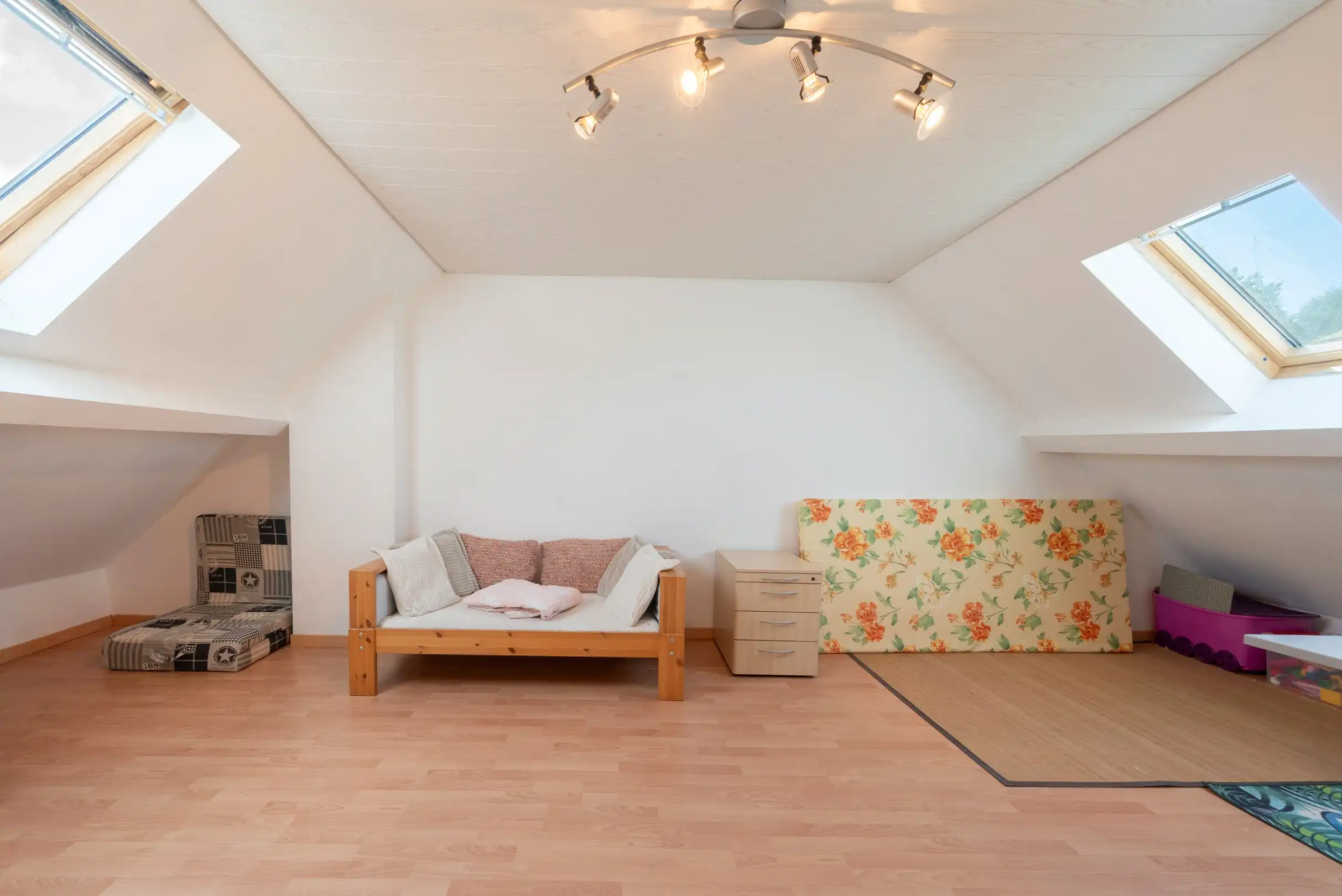 Verzorgde instapklare woning met 3 slaapkamers en dubbele garage! foto 10