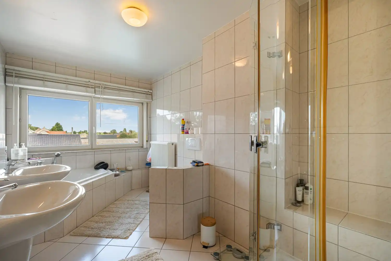 Verrassend ruime villa met 5 slaapkamers, praktijkruimte, zwembad en eindeloze mogelijkheden foto 25