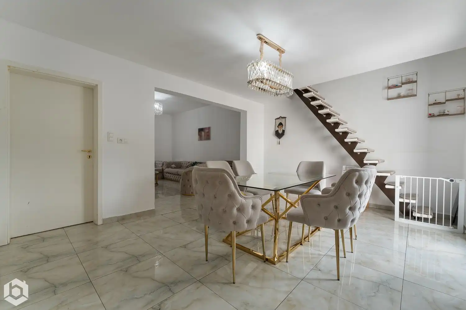 Hoofdfoto van de publicatie: Instapklare woning met 4 slpkrs op een goede locatie te Mechelen