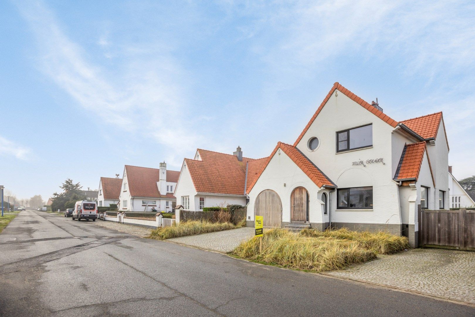 Hoofdfoto van de publicatie: Instapklare villa met topligging te Sint-Idesbald.