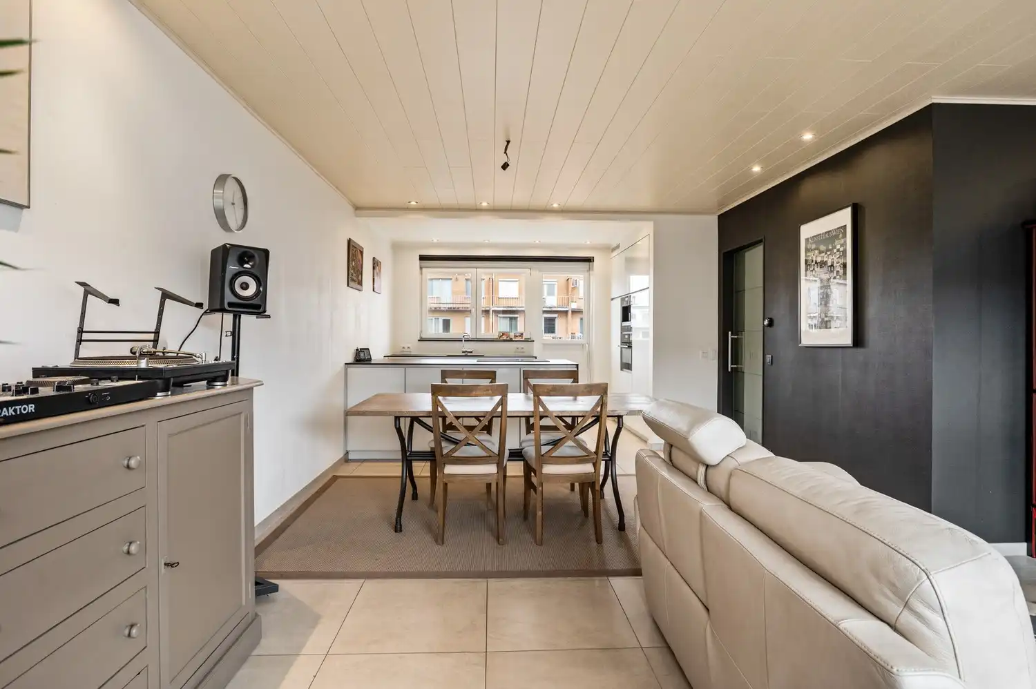 Recent gerenoveerde bel-etage&nbsp;met 3 slaapkamers te koop in Hoevenen! foto 8