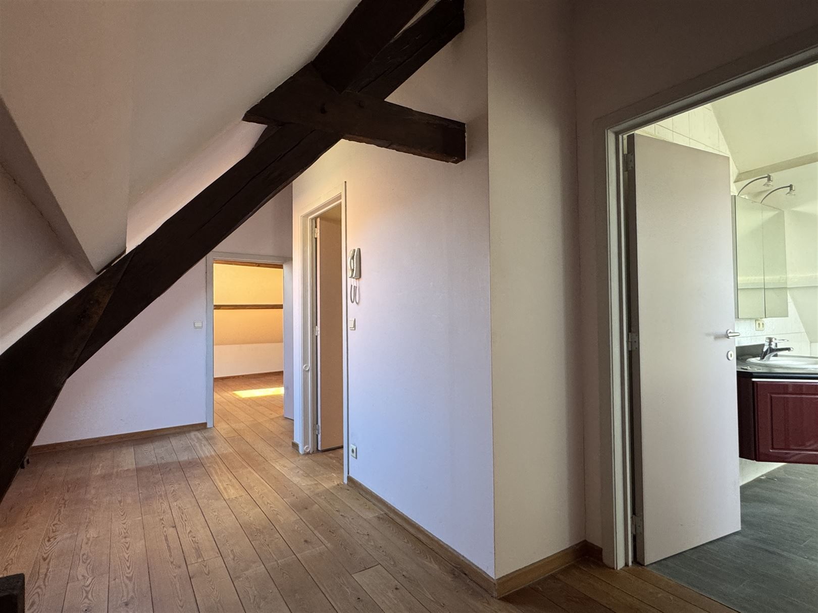 Ruime stapelwoning met 2 slaapkamers en garage foto 13