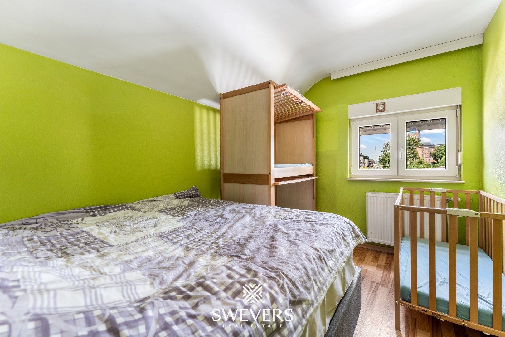 Gezinswoning met verrassend veel ruimte: vijf slaapkamers, kelderverdieping en loods foto 21