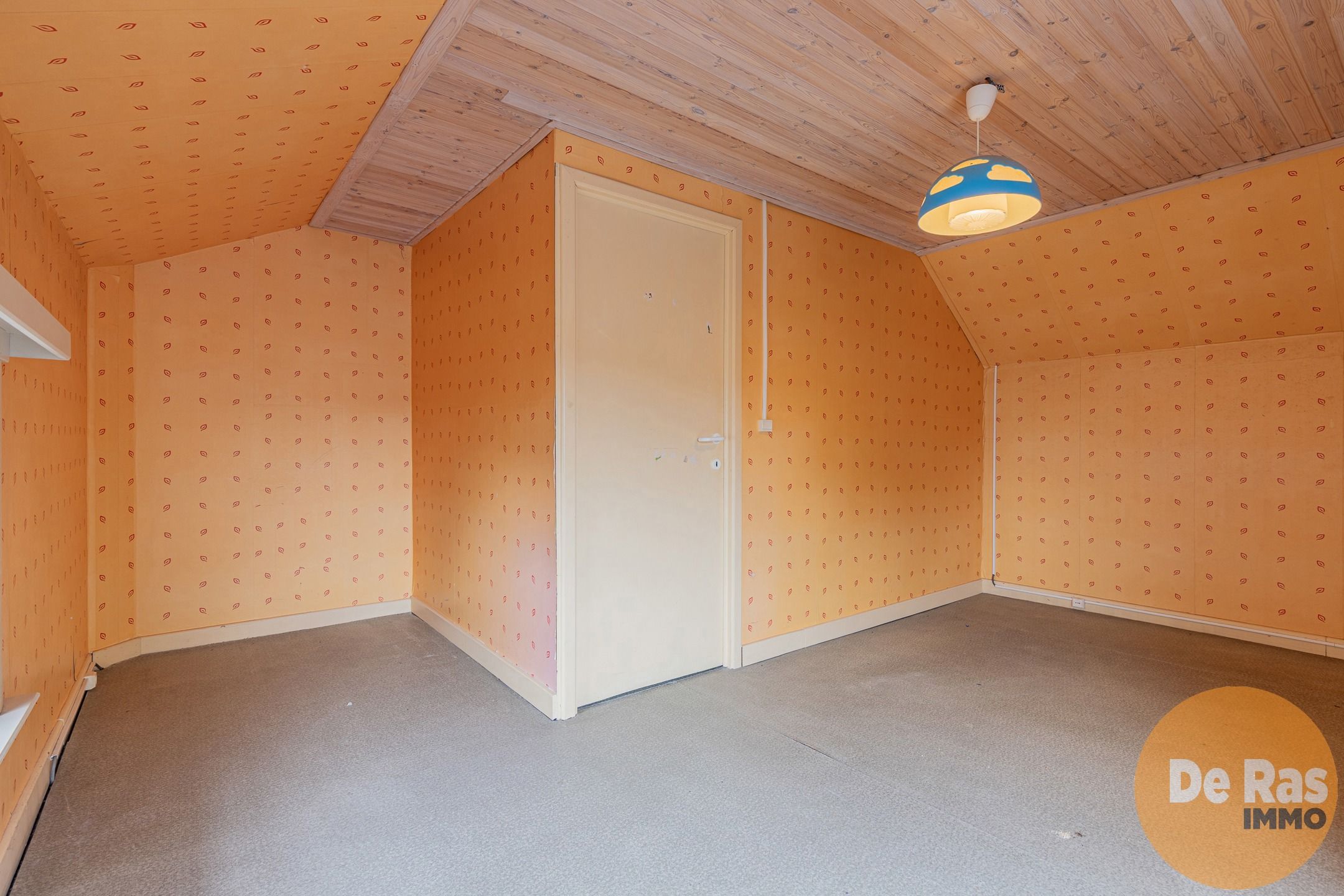 UITBERGEN - Te renoveren woning met tuin in rustige straat foto 14