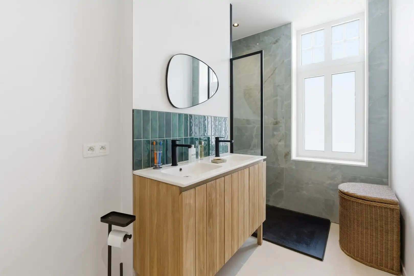 Exclusief gerenoveerde herenwoning met 4 slaapkamers, 2 badkamers en een adembenemende stadstuin. foto 25