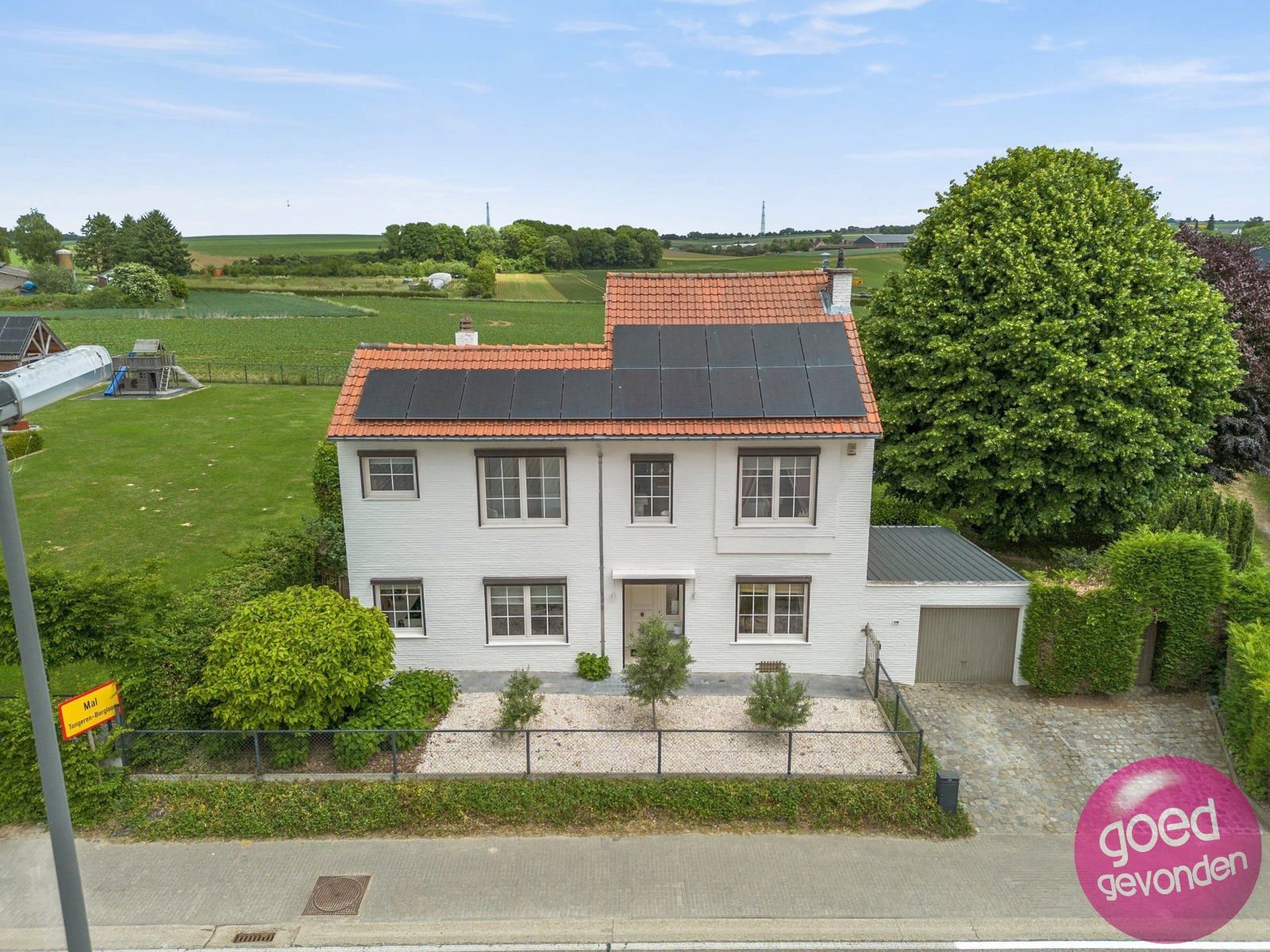 Hoofdfoto van de publicatie: INSTAPKLARE WONING - 4 SLK - TERRAS - TUIN - GARAGE