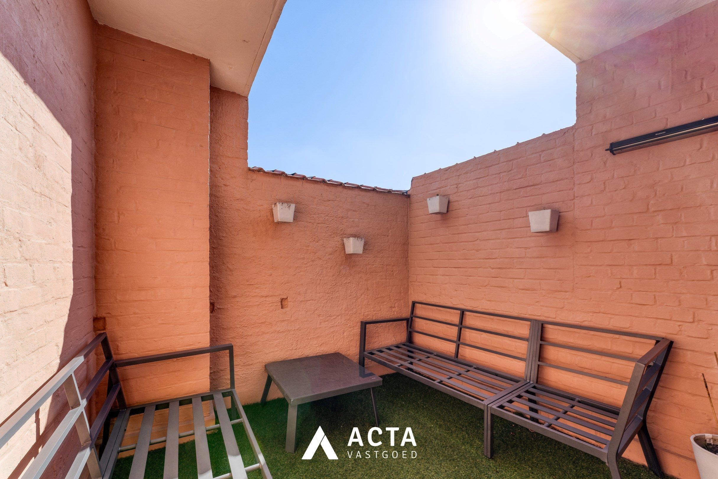 Gerenoveerd appartement met twee slaapkamers in Mariakerke foto 17