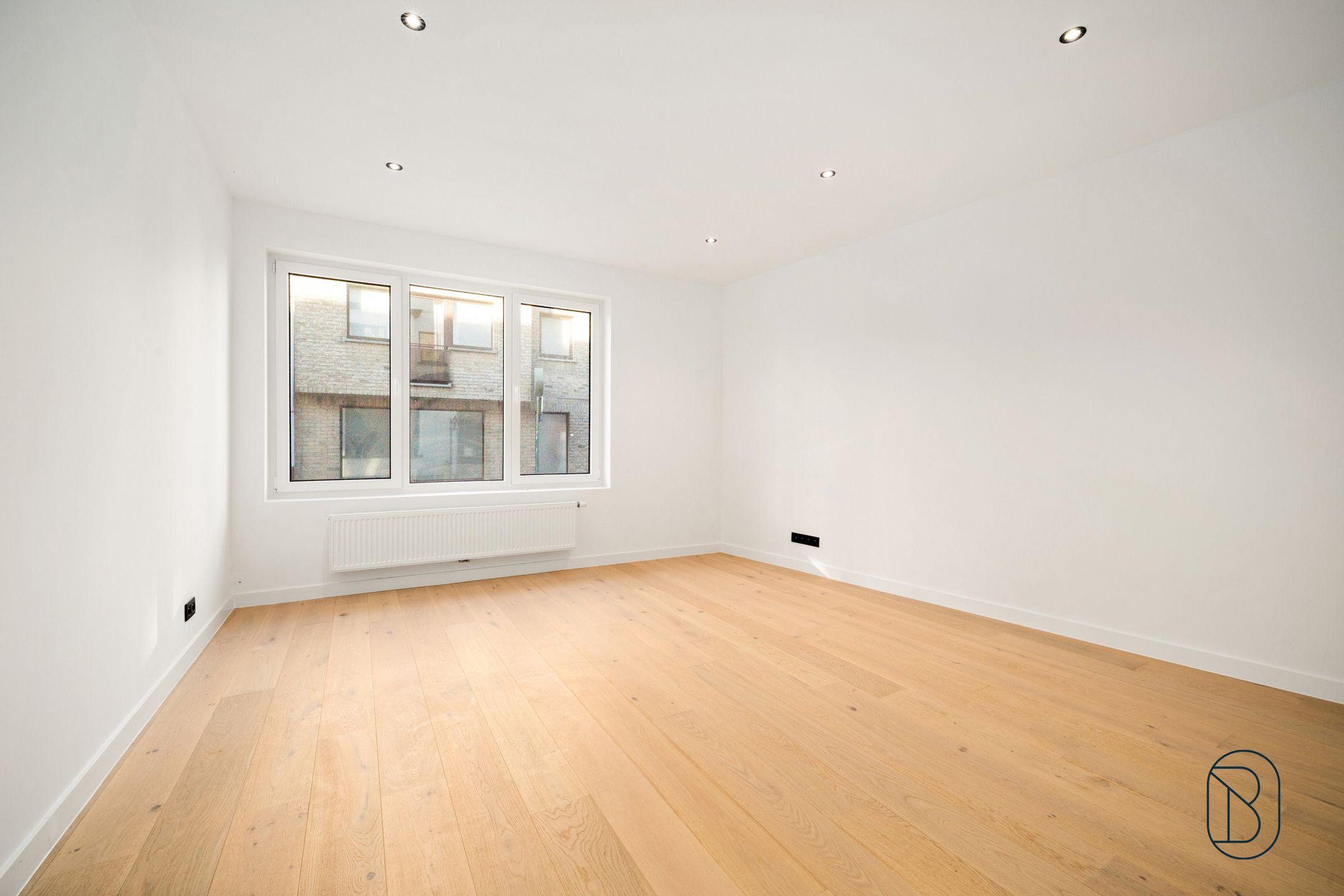 Gerenoveerd appartement met stadstuin en garage in Wevelgem foto 2