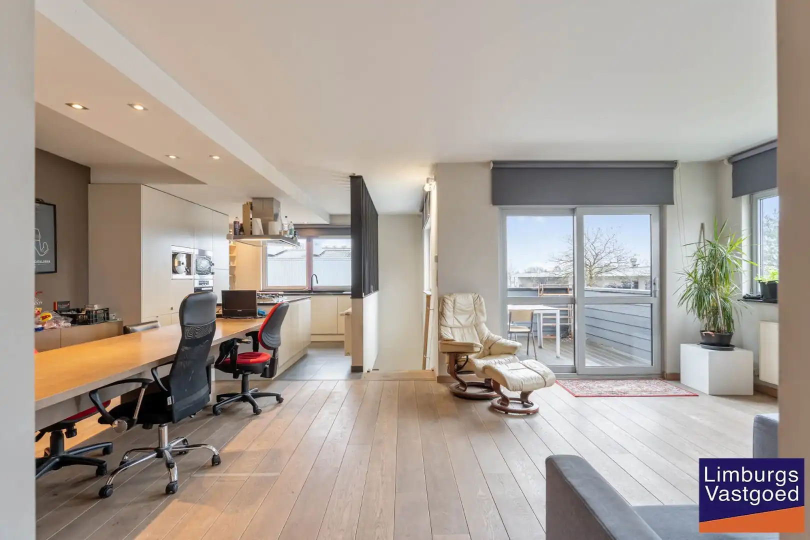 Industrieel gebouw,1.696m², met kantoren 120m² + appartement 120m², Genk-Zuid foto 23