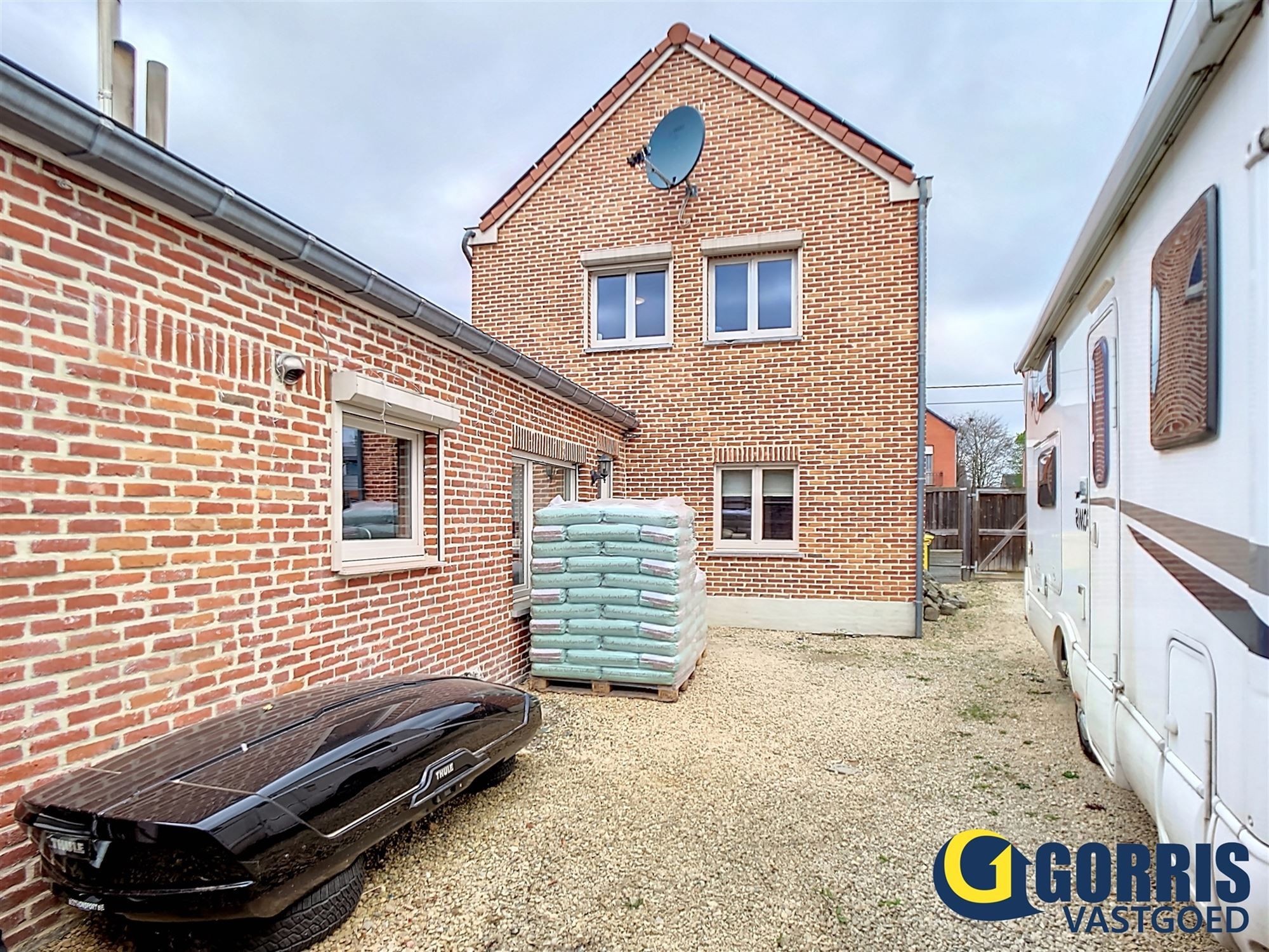 Vrijstaande gezinswoning met renovatiepotentieel









 foto 2