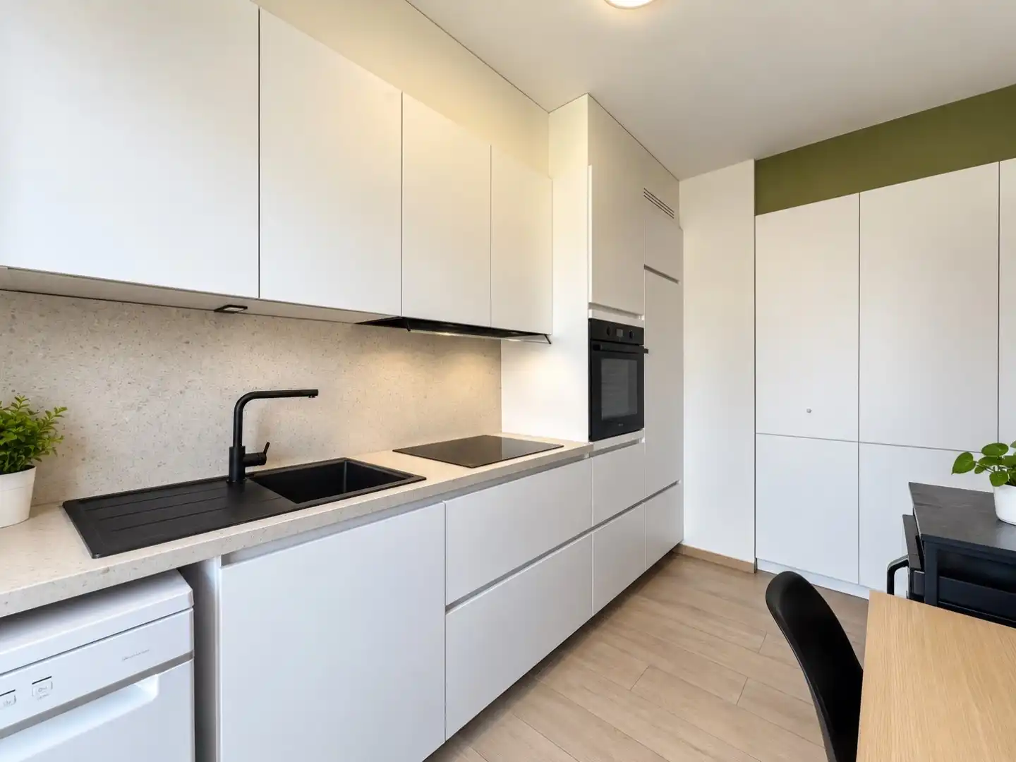 Prachtig gerenoveerd appartement met 2 slaapkamers en garagebox te huur te Wondelgem foto 9