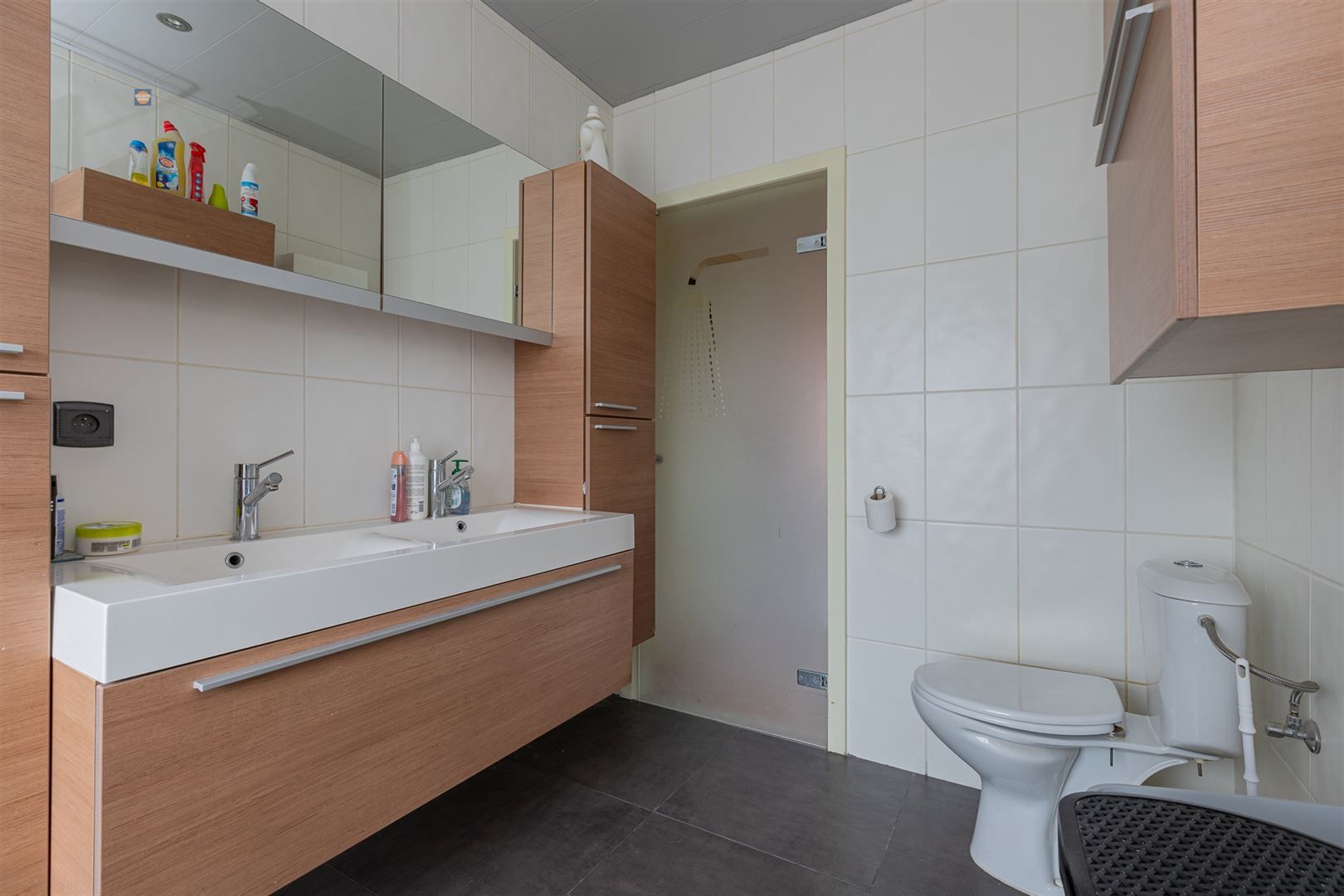 Ruime bel-etage met 3 slaapkamers, grote garage en gezellige tuin foto 14