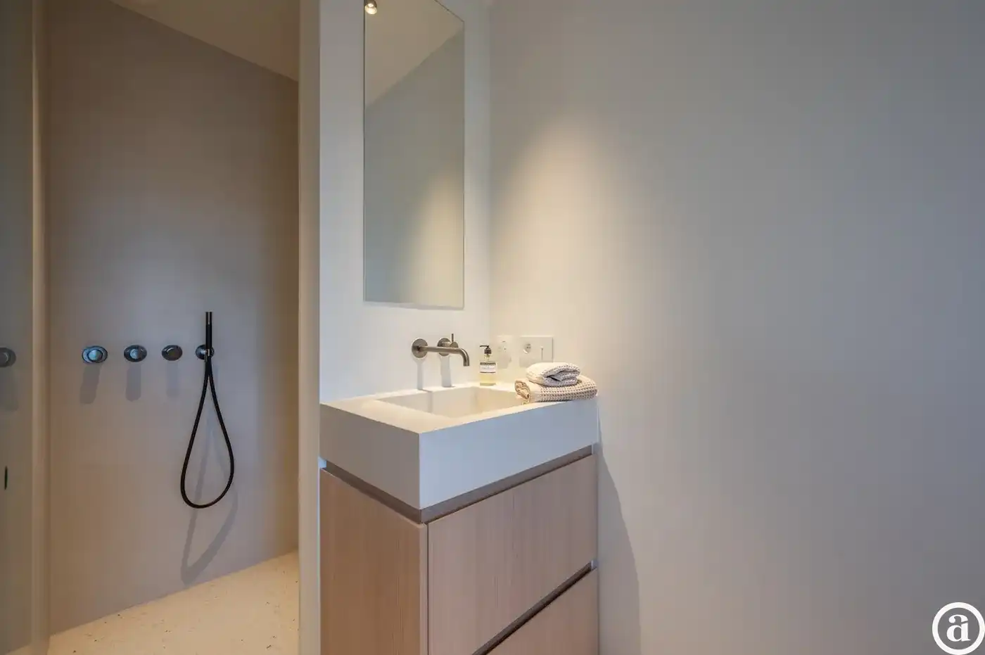 Instapklare nieuwbouwvilla met 5 slaapkamers en zuidgerichte tuin.  foto 18