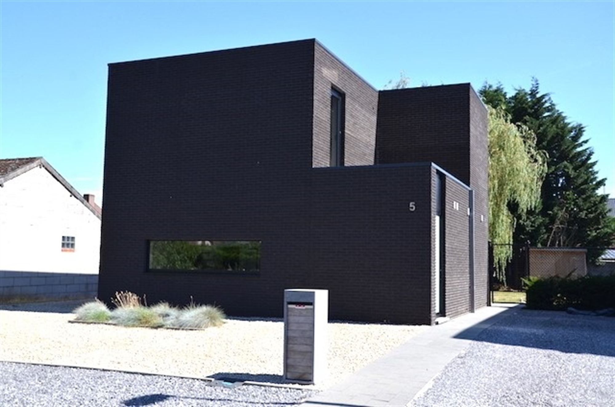 ENERGIEZUINIGE WONING MET 2 SLAAPKAMERS RUSTIG GELEGEN OP EEN PERCEEL VAN 5 ARE TE KOERSEL foto 1