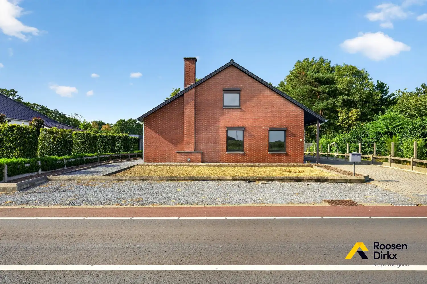 Rustig gelegen degelijke gezinswoning met 3 slaapkamers op perceel van bijna 10a foto 3