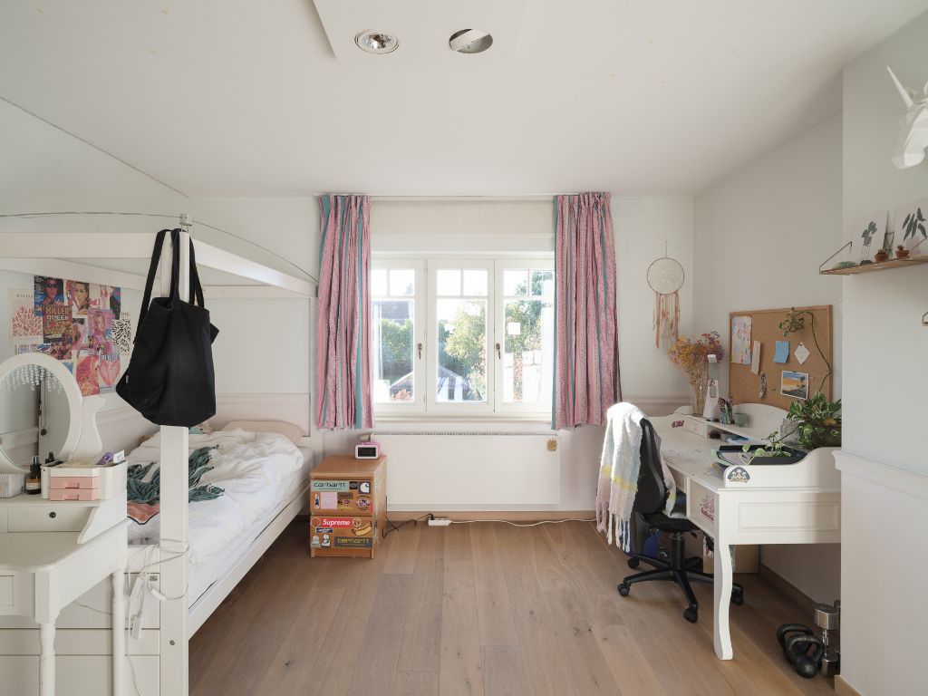 Hoogwaardig gerenoveerde halfopen bebouwing, voorzien van alle luxe, 5 slaapkamers, goed georiënteerde tuin, binnenzwembad en wellness. foto 18