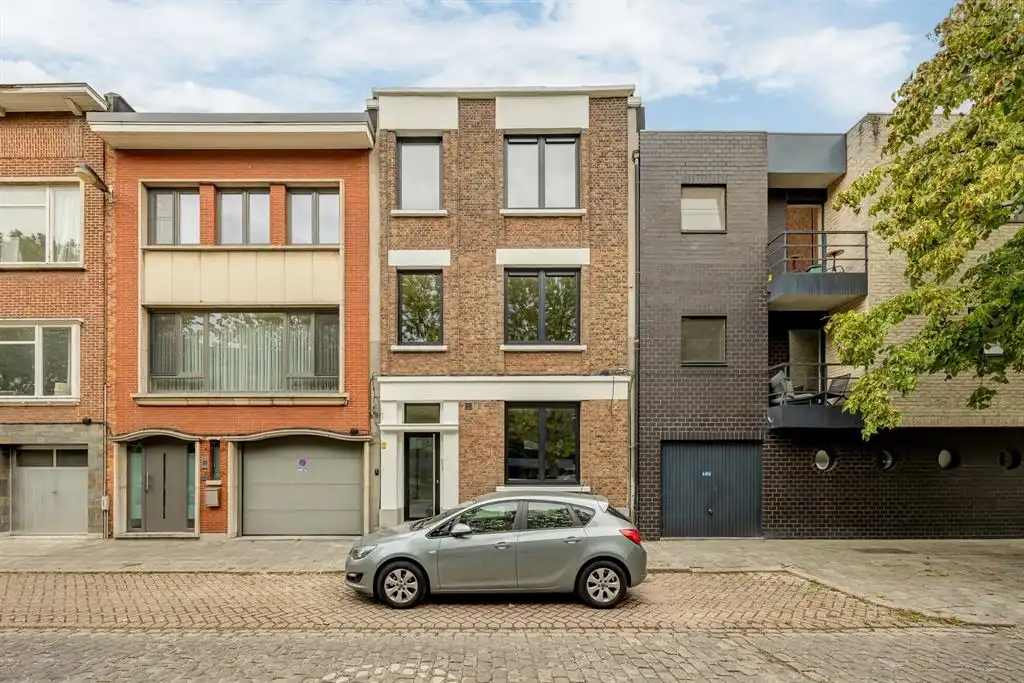 Hoogwaardig gerenoveerd app met 2slpk en tuin foto 11