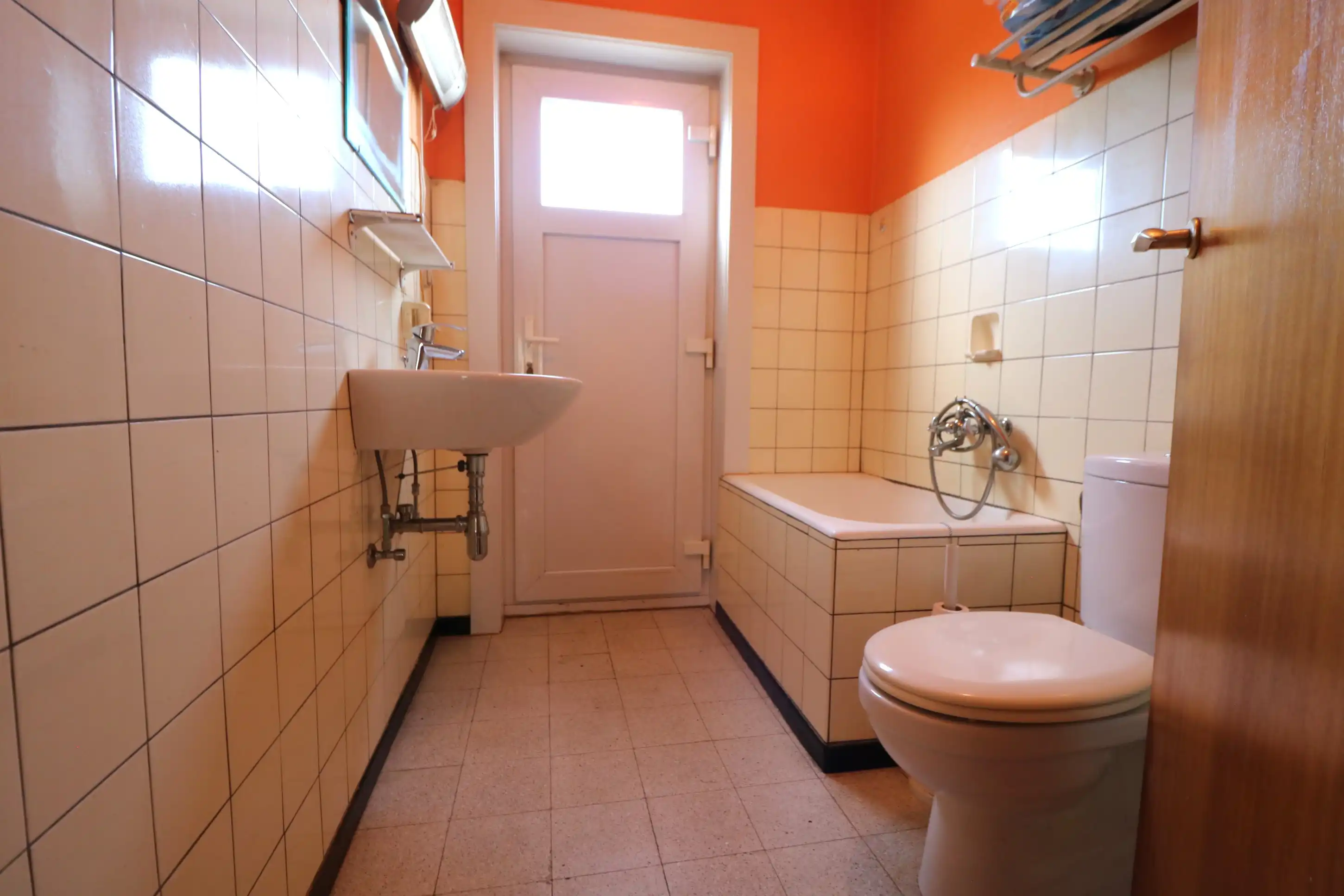 Te renoveren woning met 4 slaapkamers op wandelafstand van het centrum. foto 7